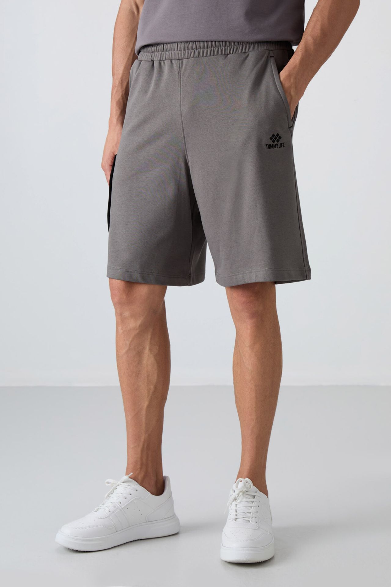 TOMMY Men's Wide-leg Cargo Shorts 3