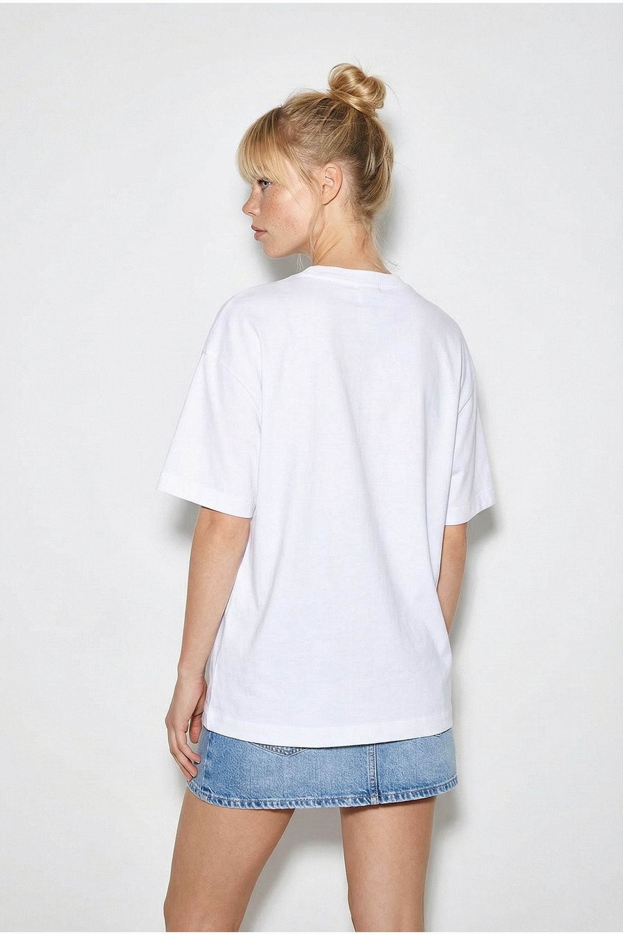 LUCCI Printed Crew Neck T-Shirt with Accessory Detail 5
