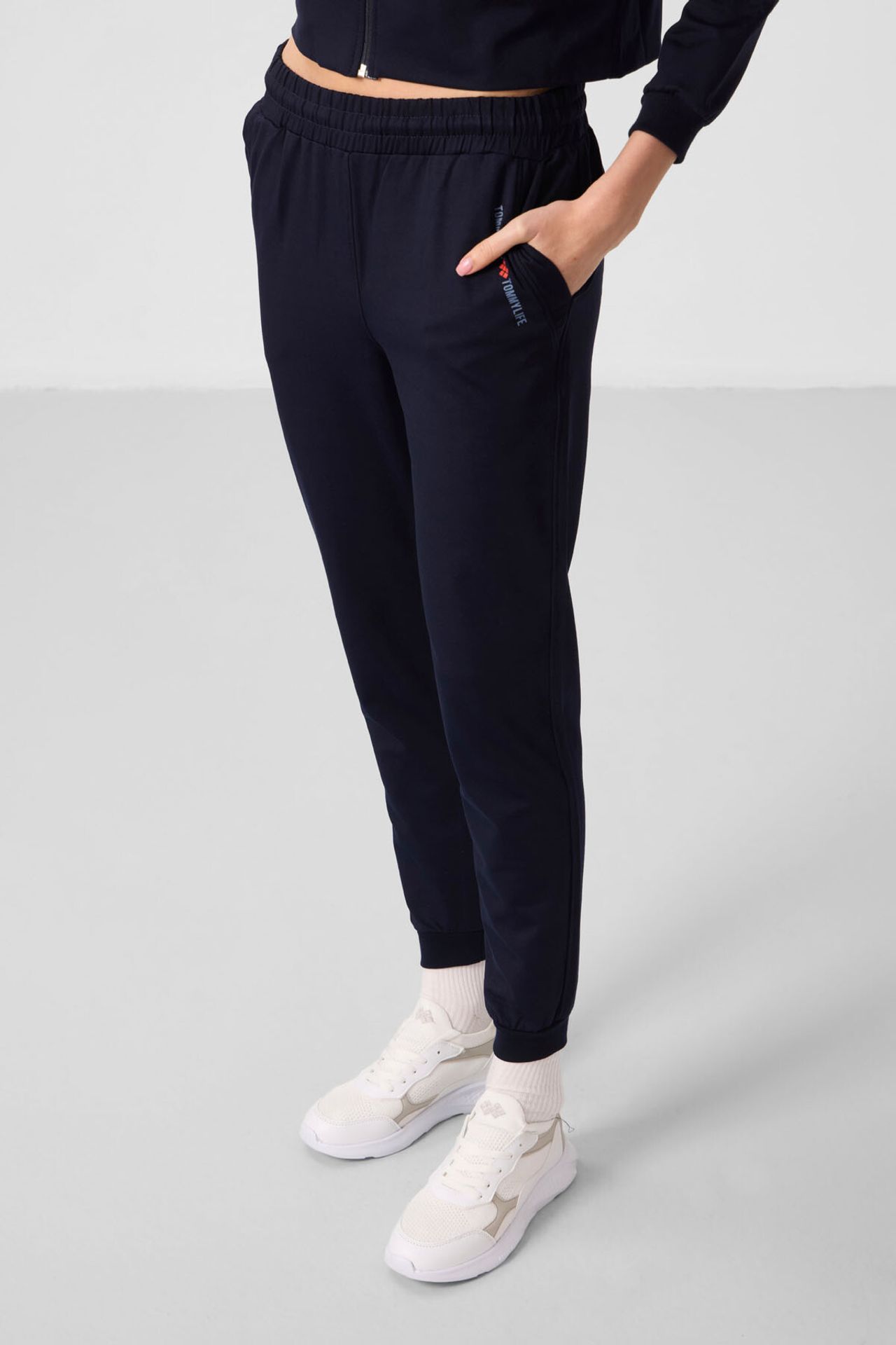 TOMMY Oversized Hooded Zip Sweatshirt And Pants Set 6