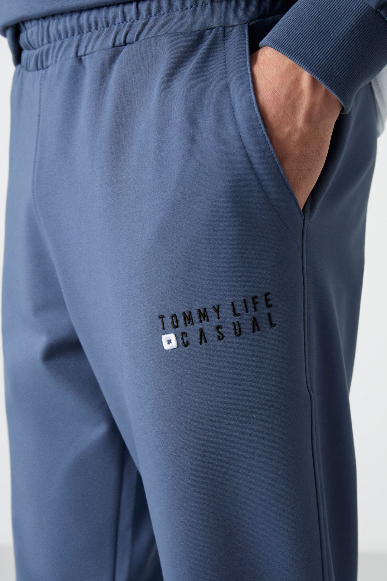 TOMMY Men's Oversized Sweatshirt And Pants Set 4