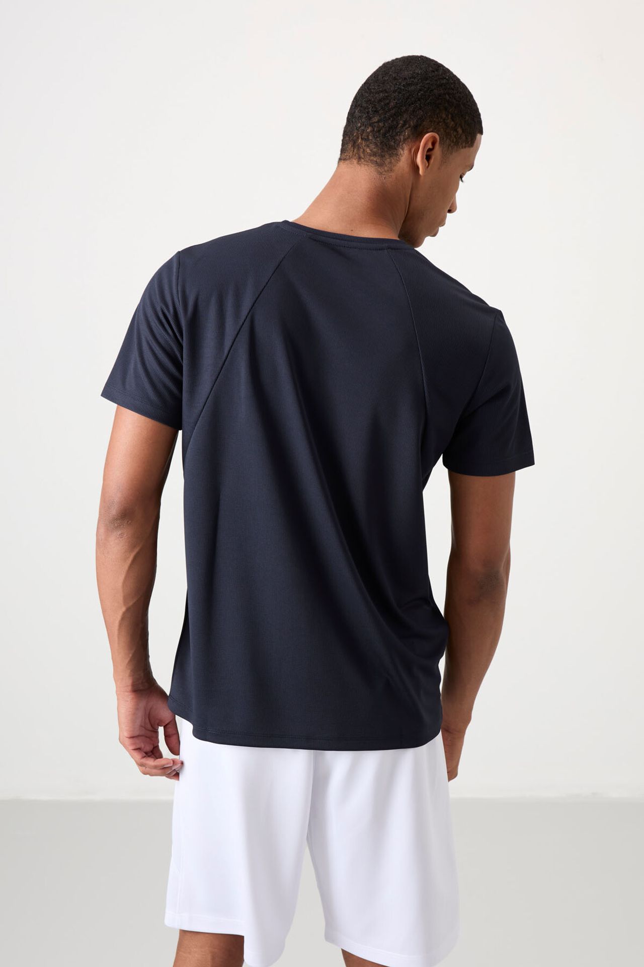 TOMMY Men's Solid Crew Neck T-Shirt 6