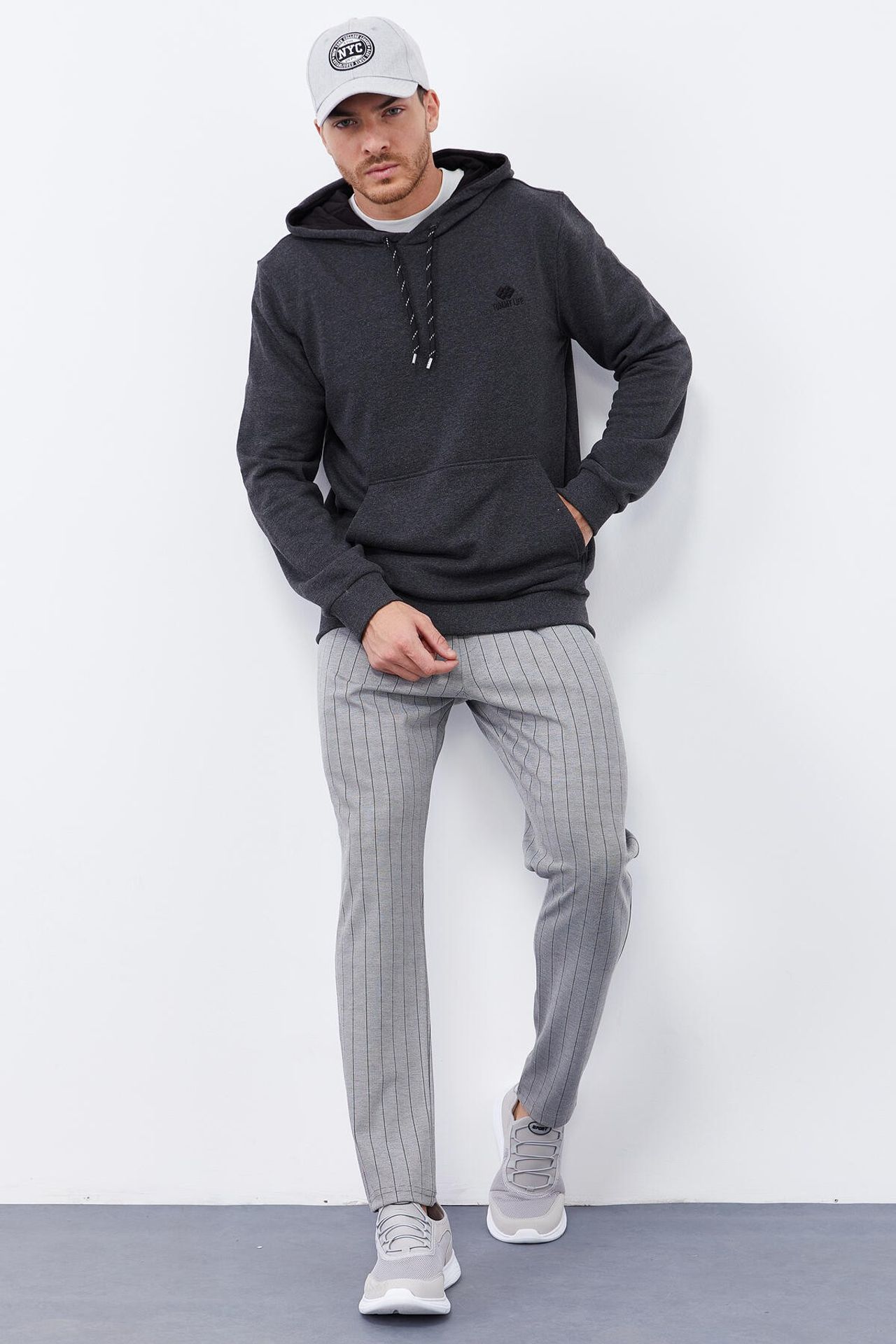 TOMMY Men's Solid Hooded Sweatshirt With Pocket 4