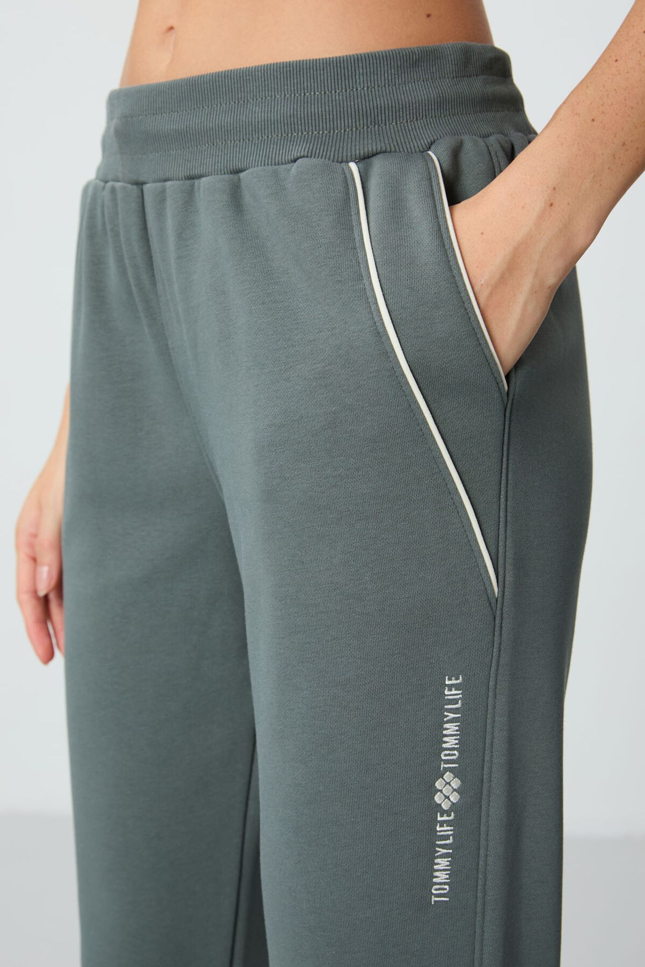 TOMMY Women's Cotton-blend Jogger Sweatpants 3