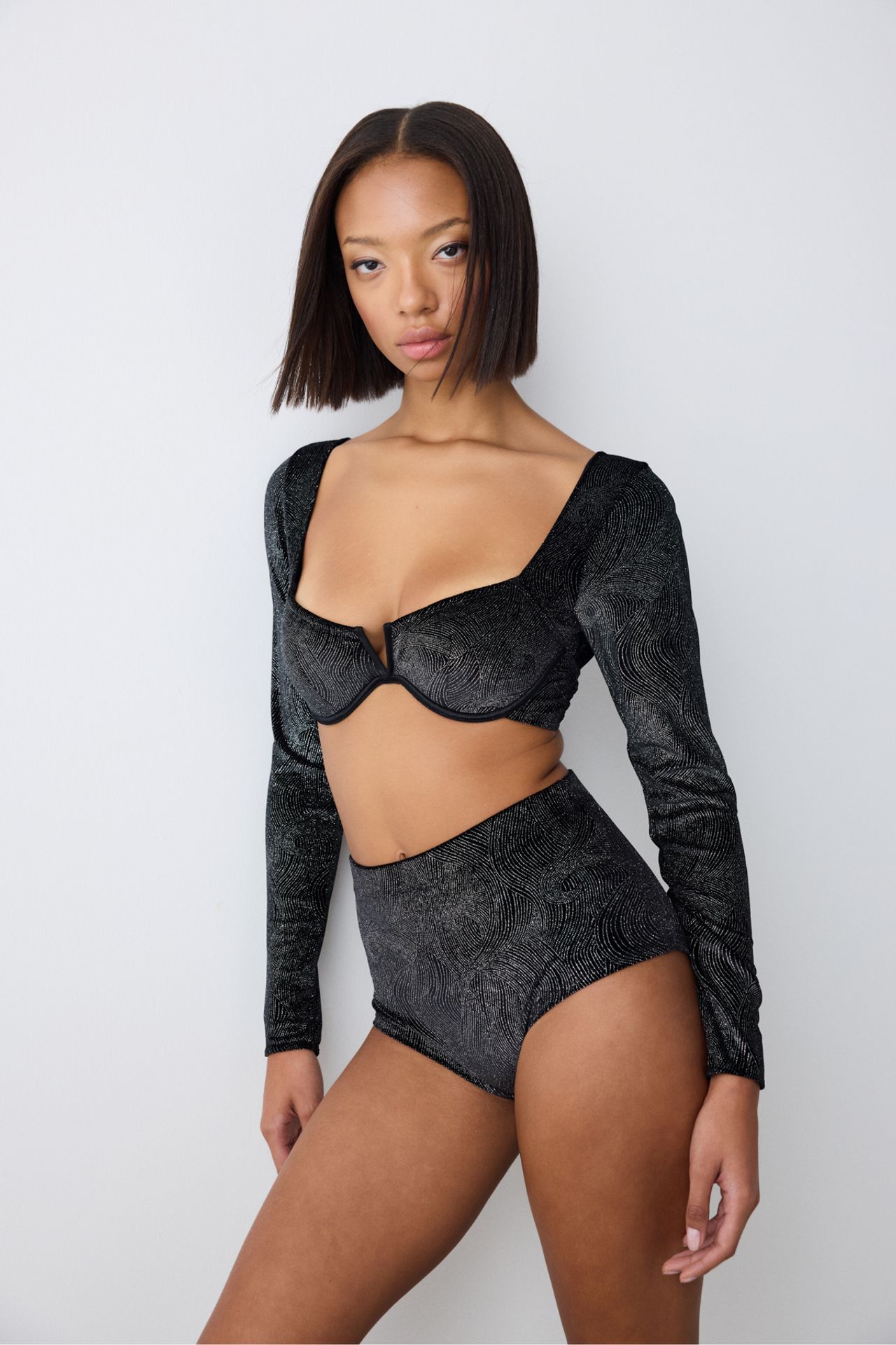 PENTI Shinny Velvet Long Sleeve Croplet 6