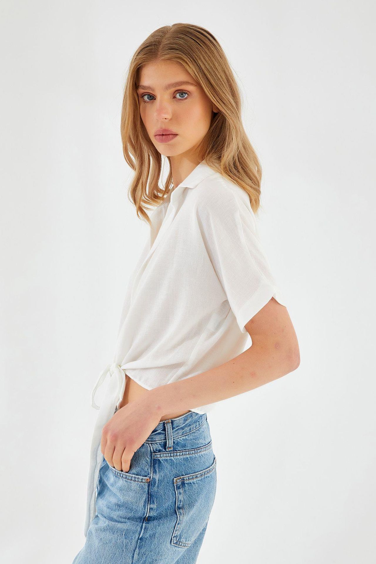 Mixray V-Neck Tie Closure Slim Fit Crop Shirt 2