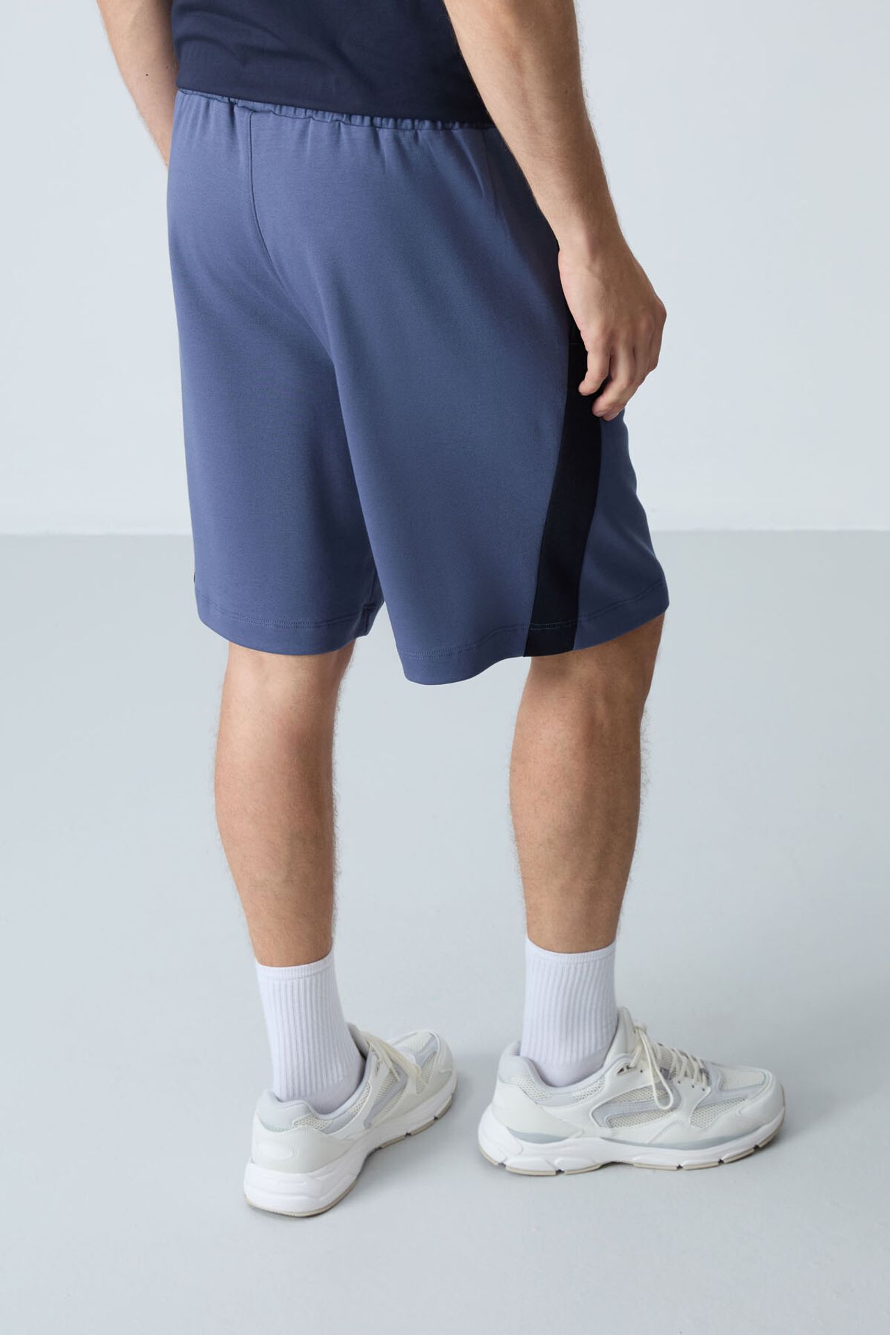 TOMMY Men's Cotton Blend Sweat Shorts 6