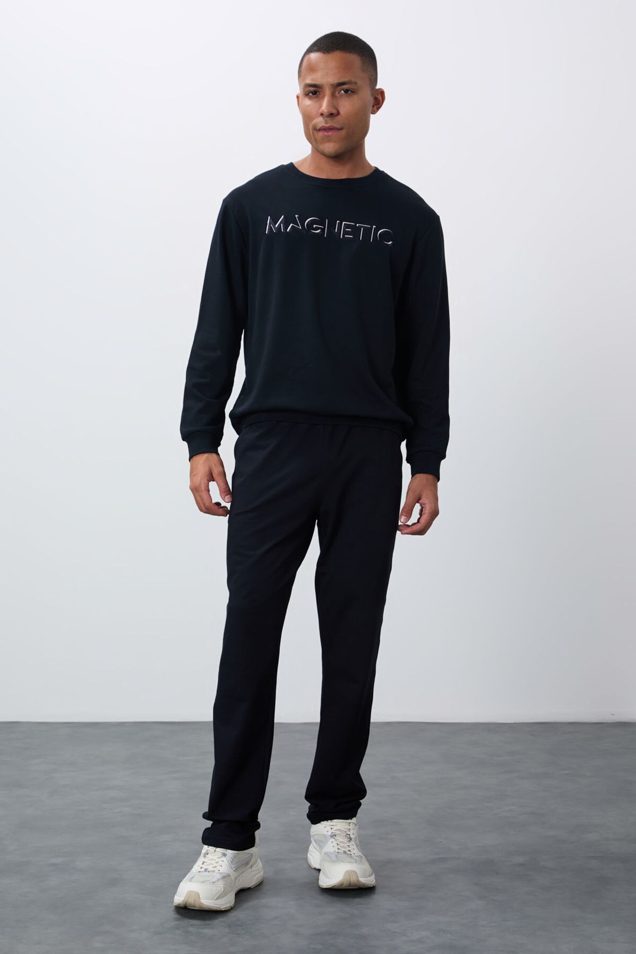 TOMMY Men's Printed Crew Neck Sweatshirt 3