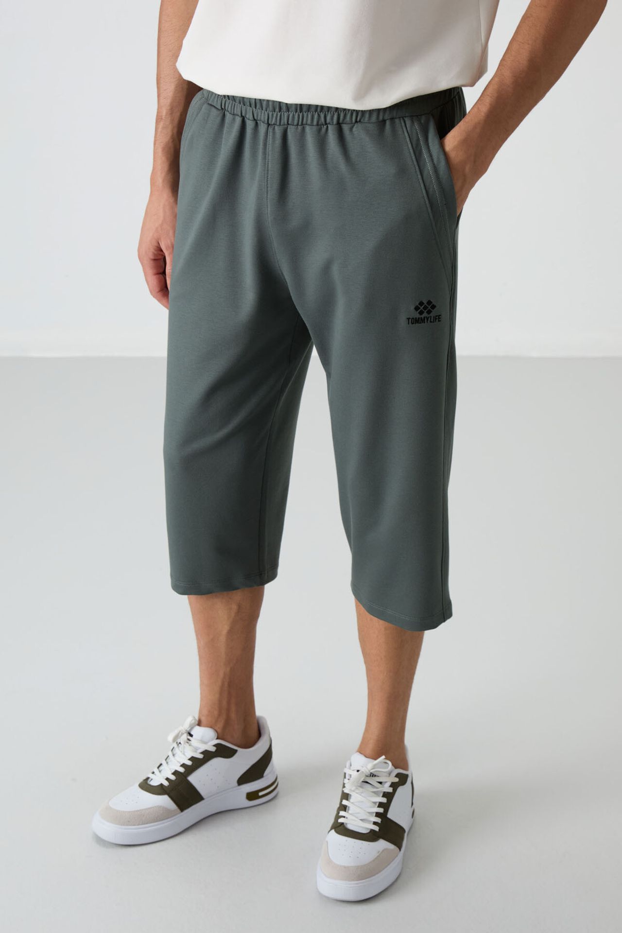 TOMMY Men's Mid-waist Wide-leg Capri Shorts 2