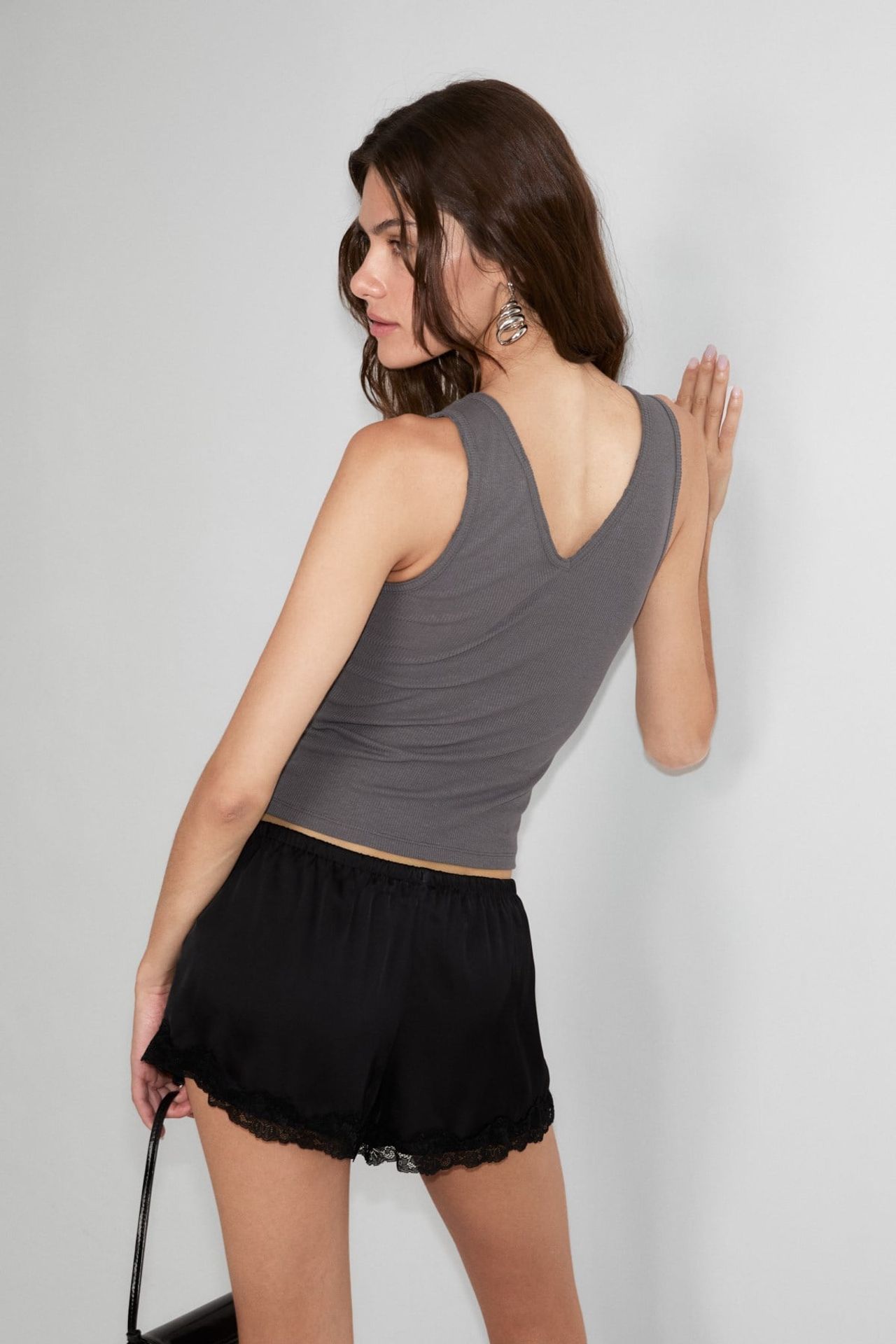 ETHIQUET Basic Straight Sleeveless Tank Top 4