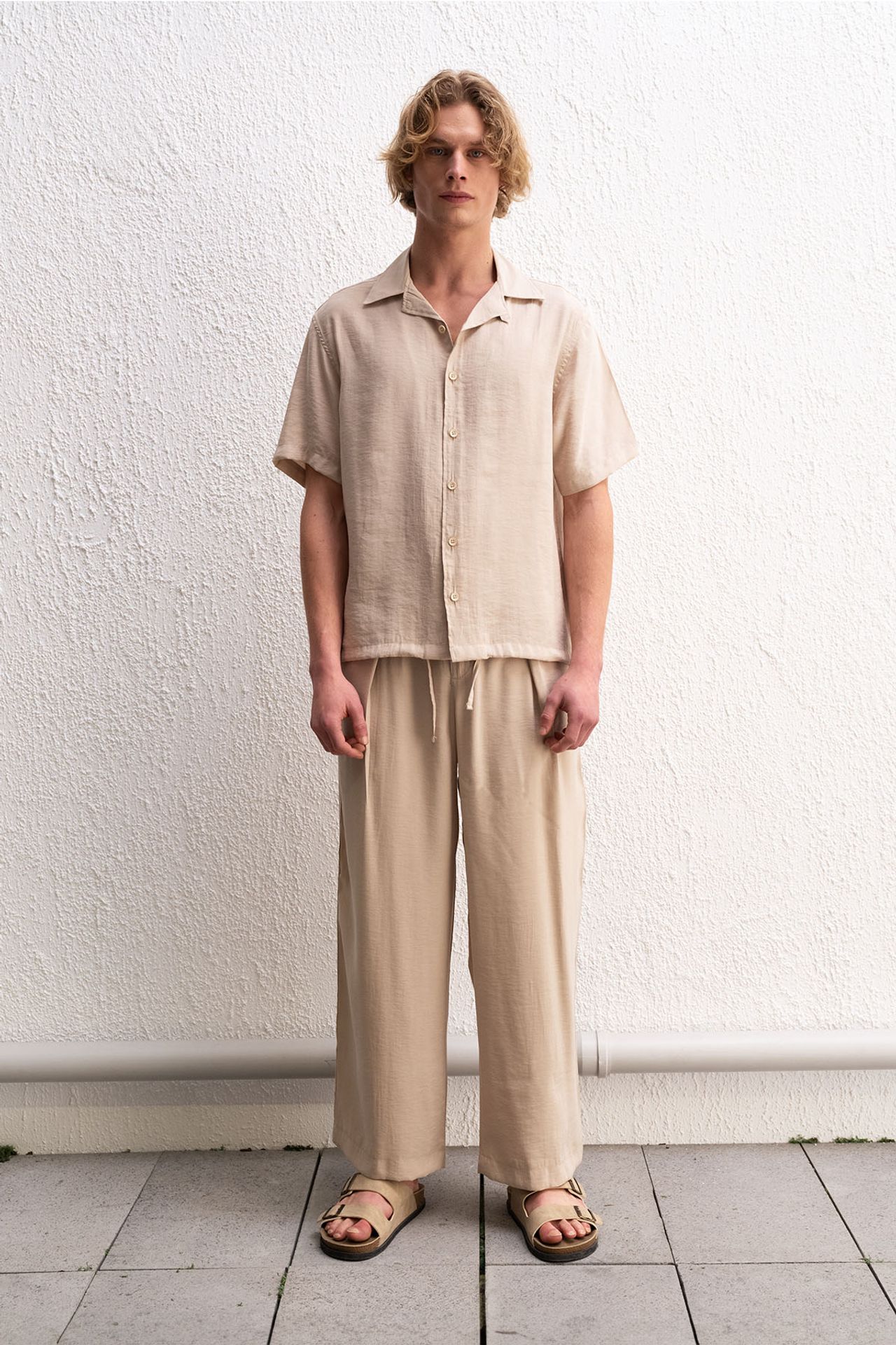 GIESTO Men's relaxed short sleeve woven shirt with tie detail 3