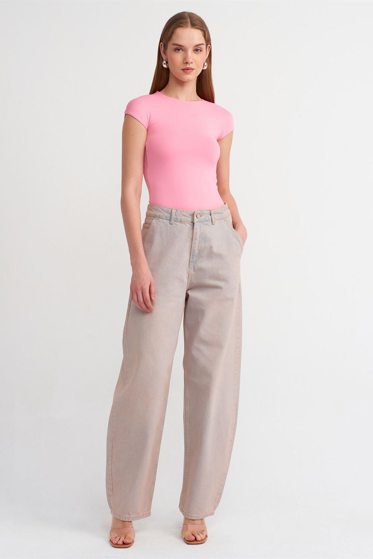 DILVIN Women's Slim Fit Crew Neck T-Shirt 3