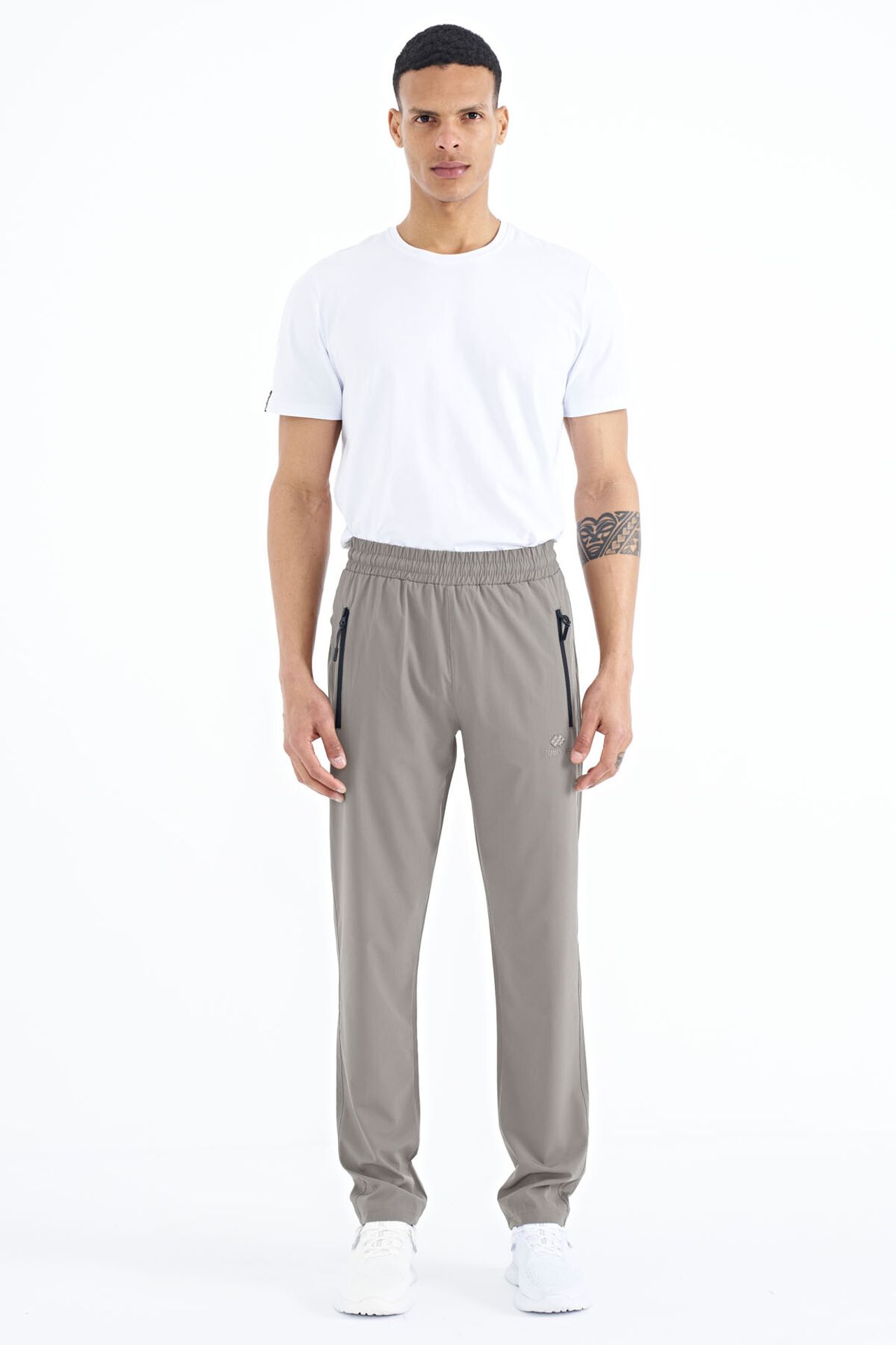 TOMMY Men's Straight-Leg Pull-On Sweatpants 3