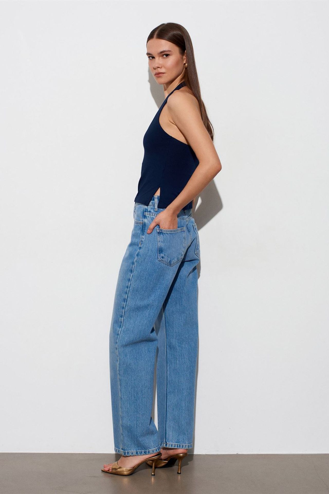DILVIN Halterneck Cut-Out Slim Fit Blouse 4