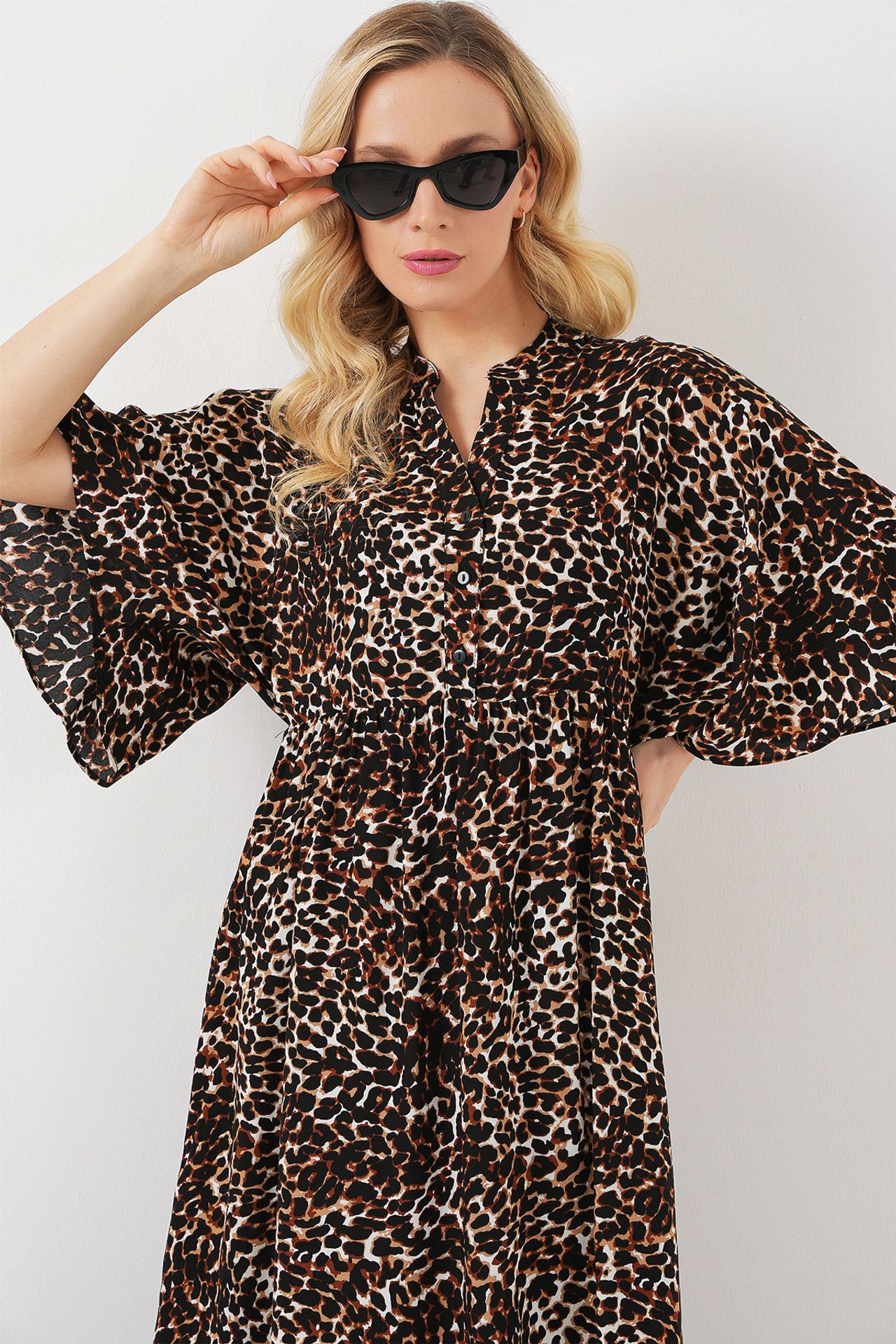 BDART Printed V-Neck Midi Dress with Three Quarter Sleeves 2
