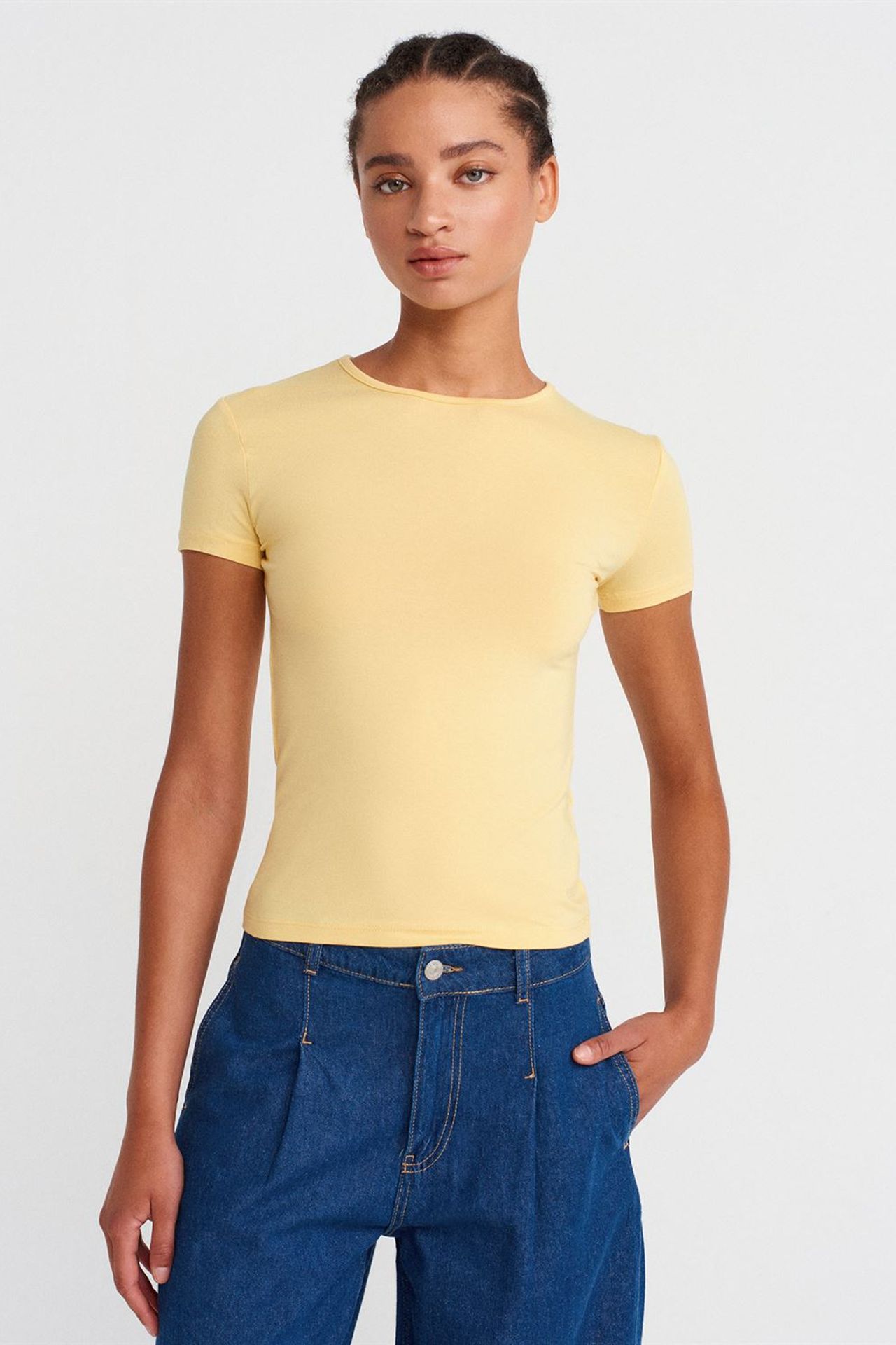 DILVIN Women’s Crop Slim-fit Crew Neck T-shirt 1
