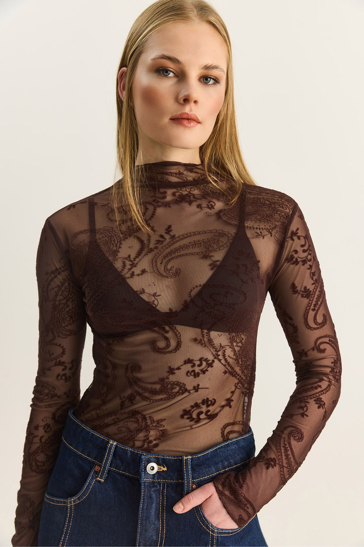 LUCCI Paisley Print Cut-Out Half Turtleneck Blouse 1