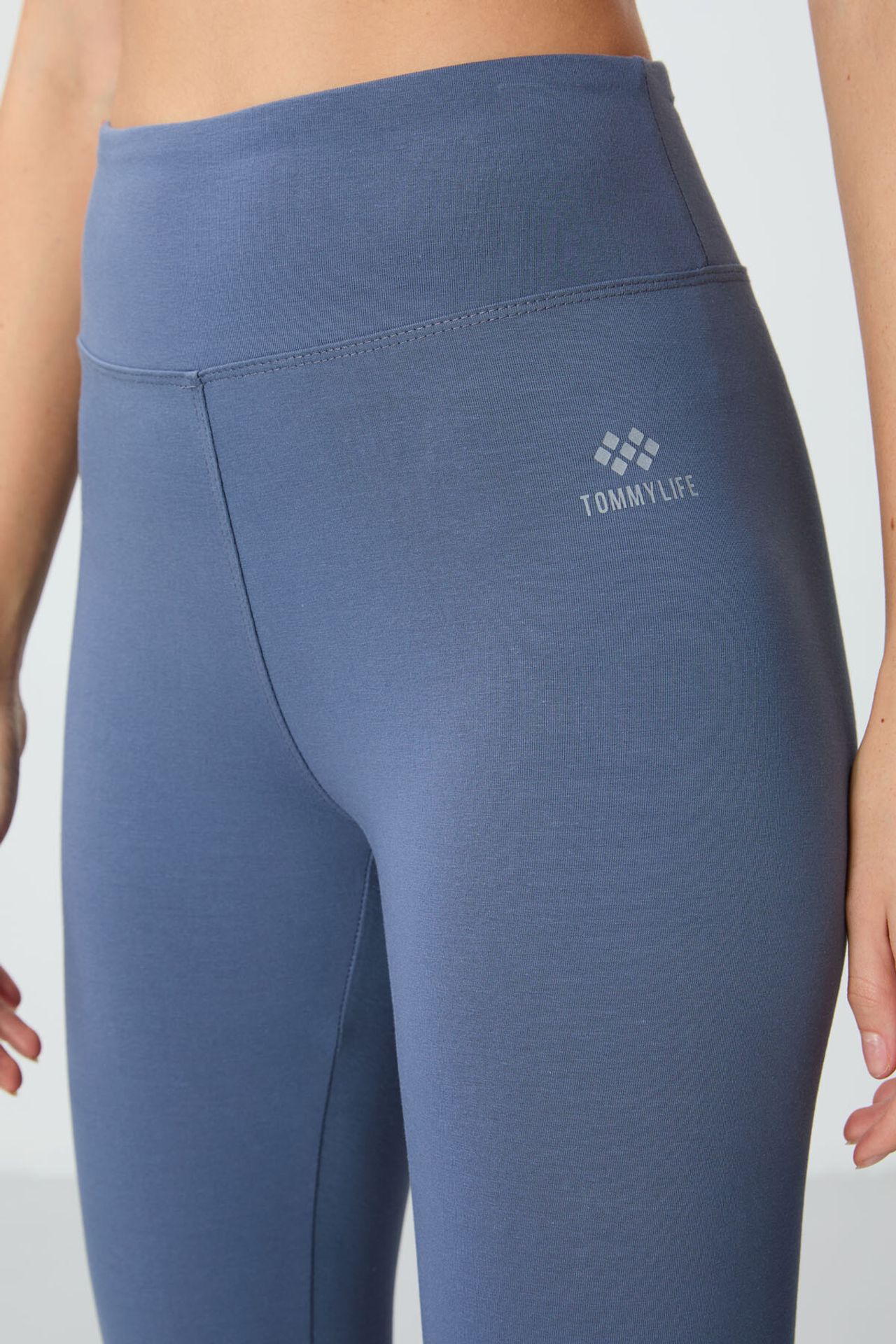 TOMMY High-Waist Capri Leggings