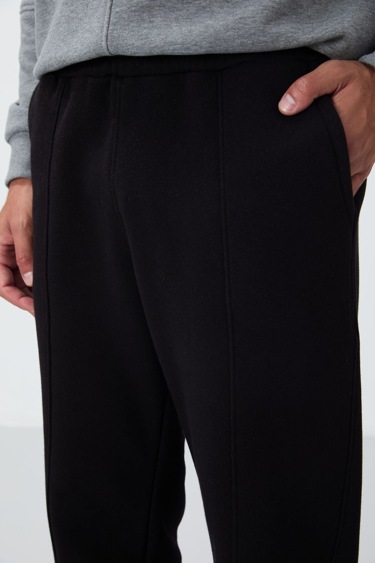 TOMMY Men's Regular Fit Fleece Sweatpants 5