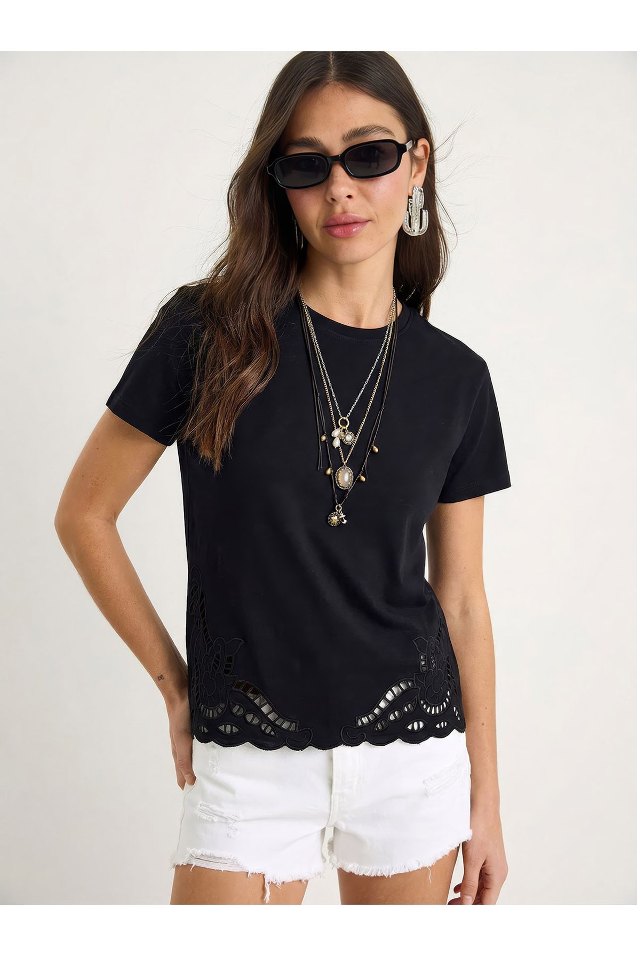 LUCCI Embroidered Crew Neck T-Shirt 4