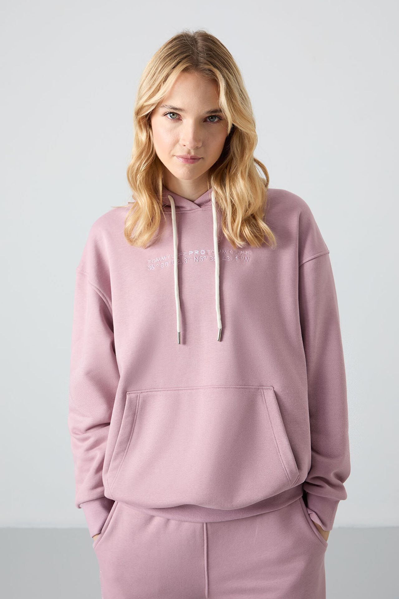 TOMMY Oversized Hooded Sweatshirt And Pants Set 2