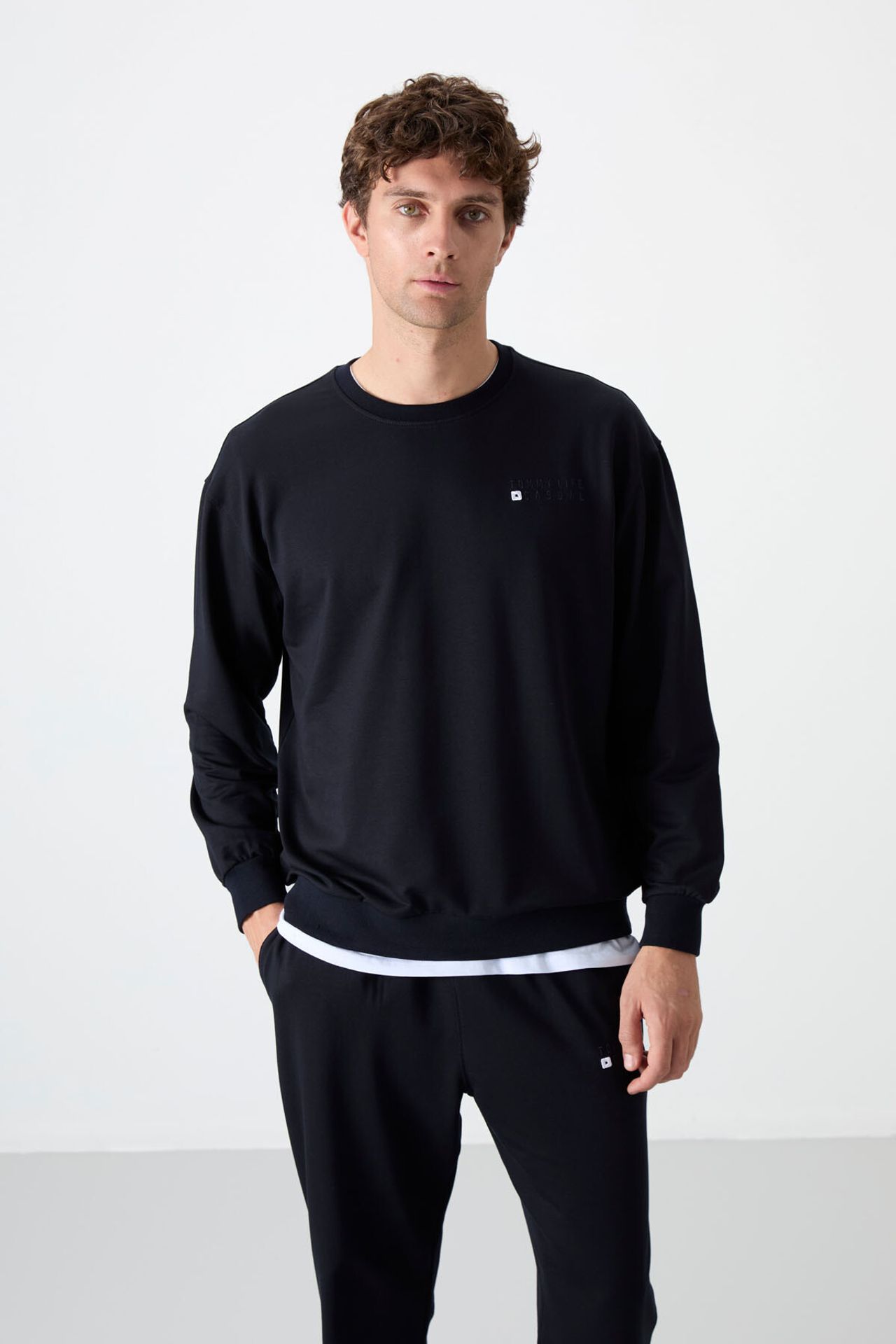 TOMMY Men's Oversized Sweatshirt And Pants Set 2