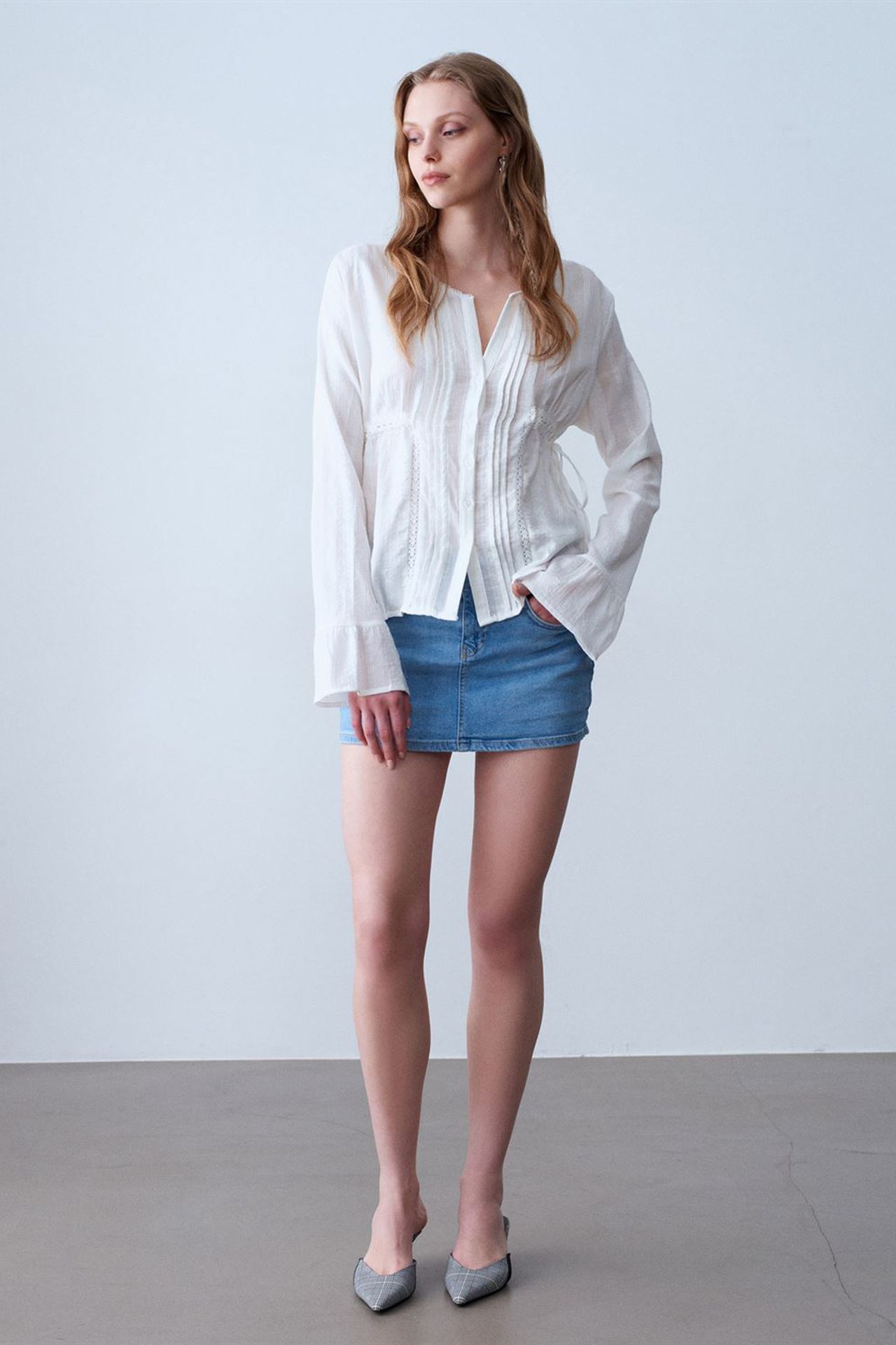 DILVIN Embroidered V-neck Woven Blouse 1