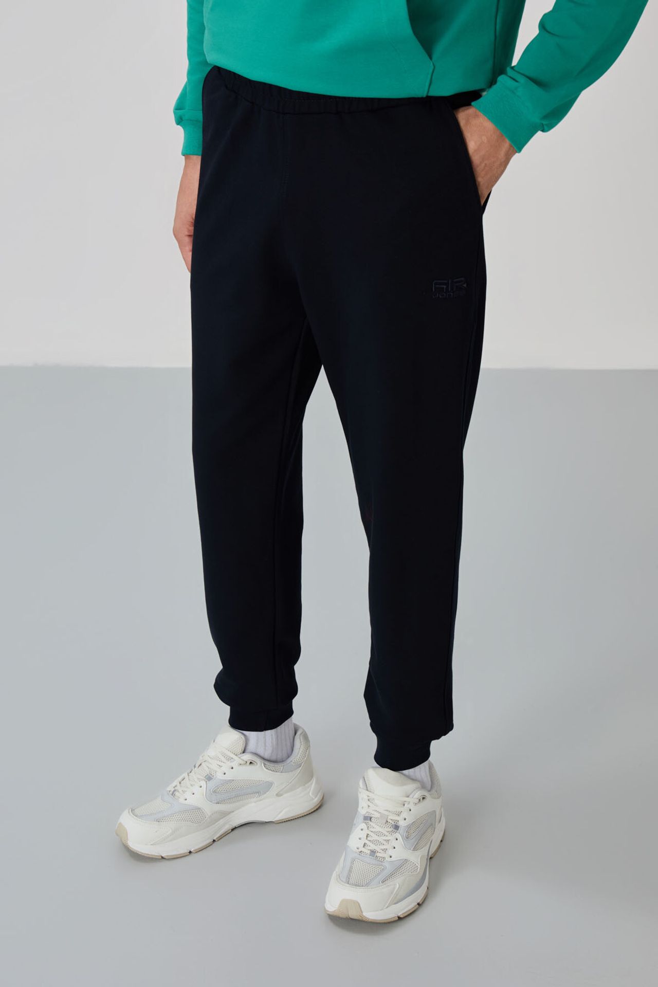 TOMMY Men's Zip-Front Sweatshirt And Pants Set 3