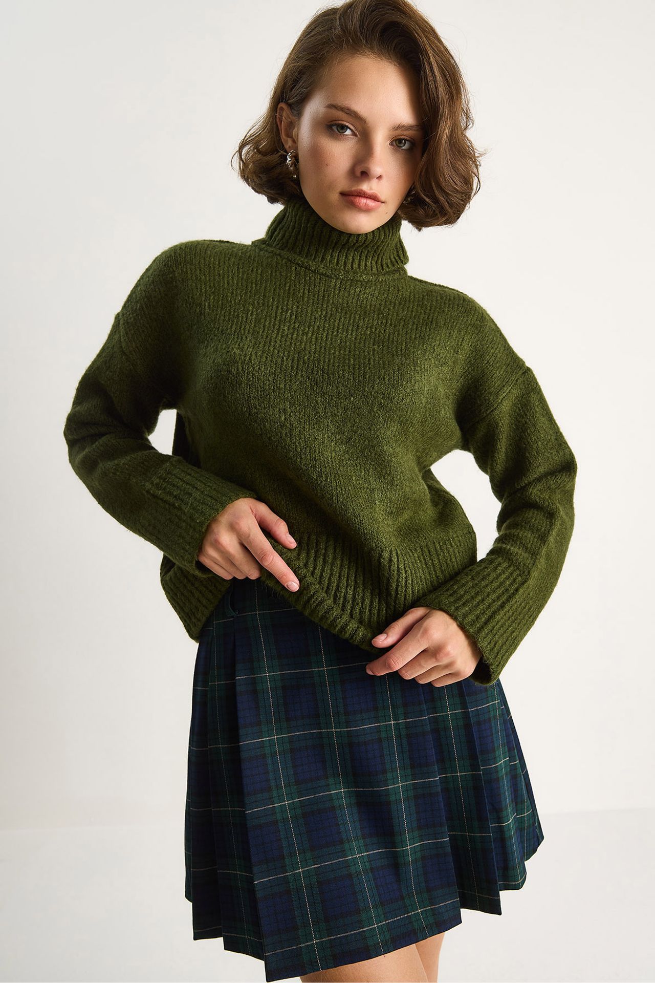 LUCCI Oversized Knit Turtleneck Sweater 6