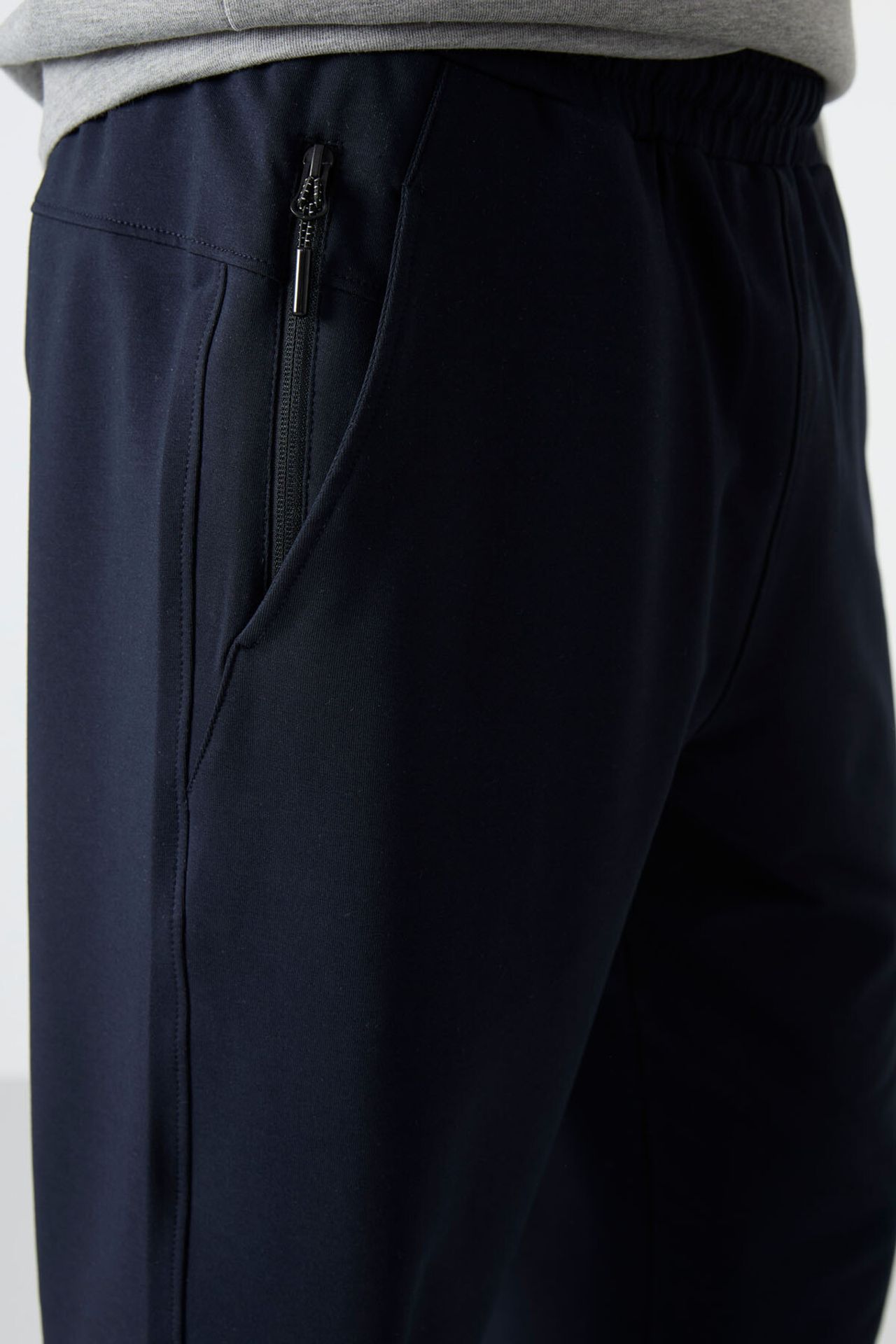 TOMMY Men's Mid-Waist Capri Shorts 5