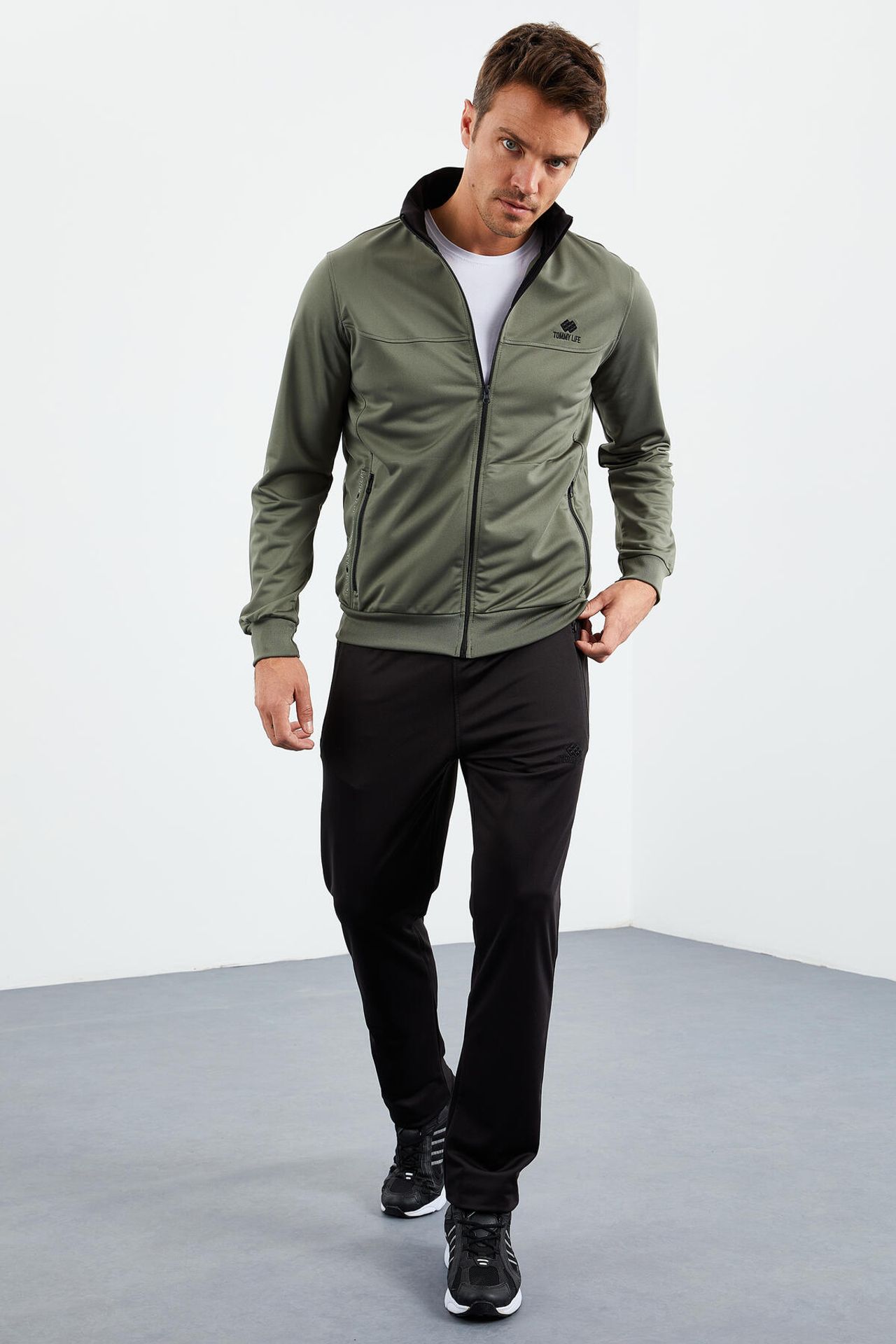 TOMMY Men's Scuba Knit Active Set With Zipper Collar 1