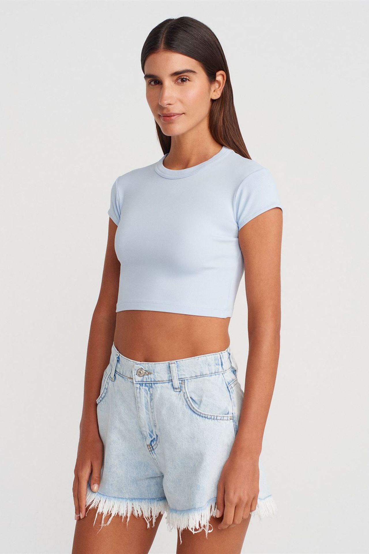 DILVIN Women's Slim Fit Crop Crew Neck T-Shirt 3