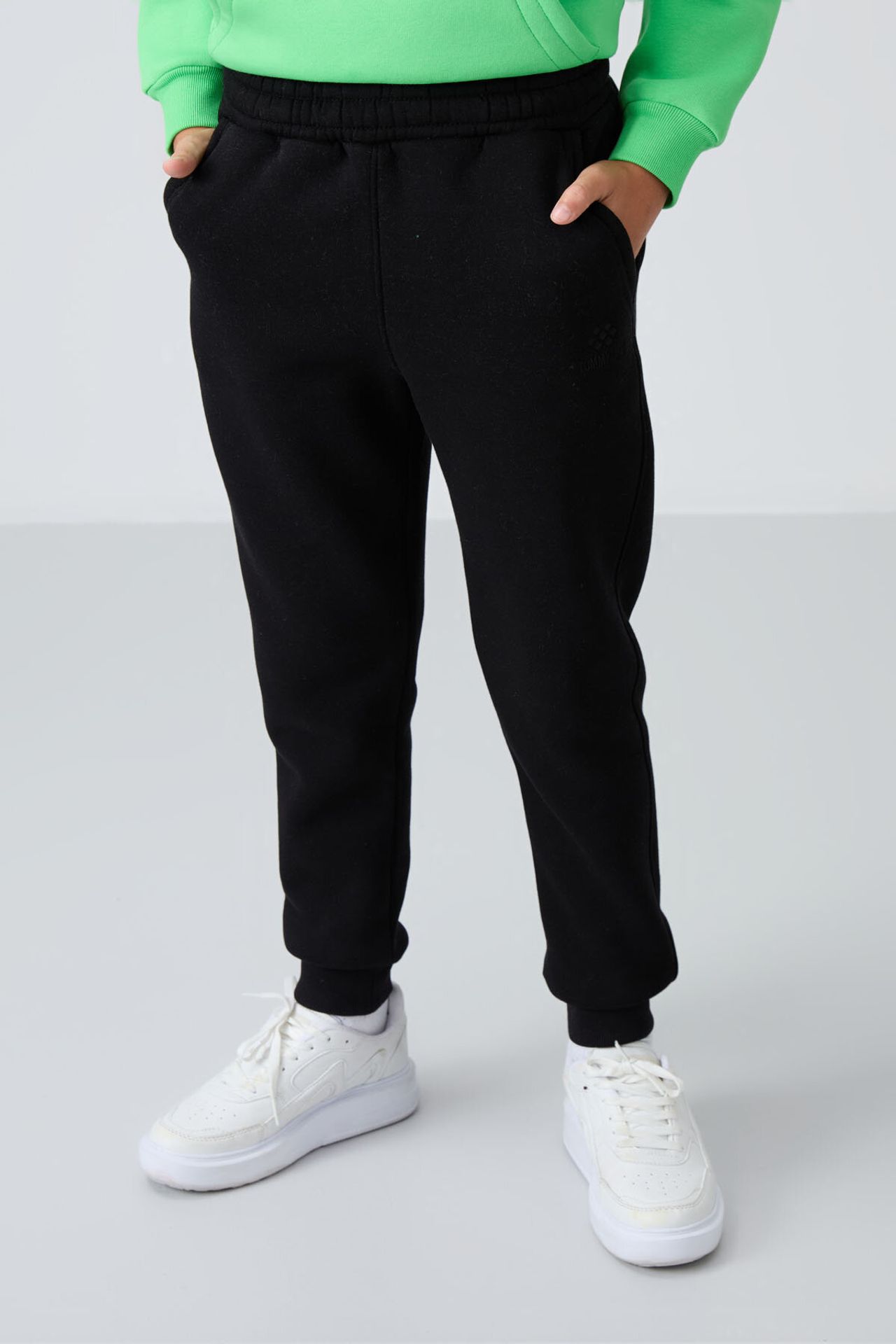 TOMMY Youth Sweatpants 3
