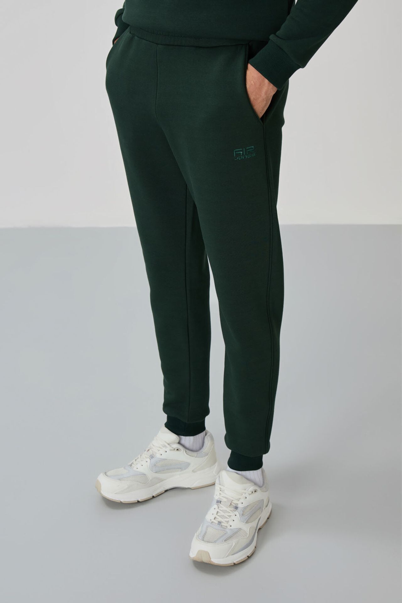 TOMMY Men's Long-Sleeve Crew Neck Sweatshirt And Pants Set 3