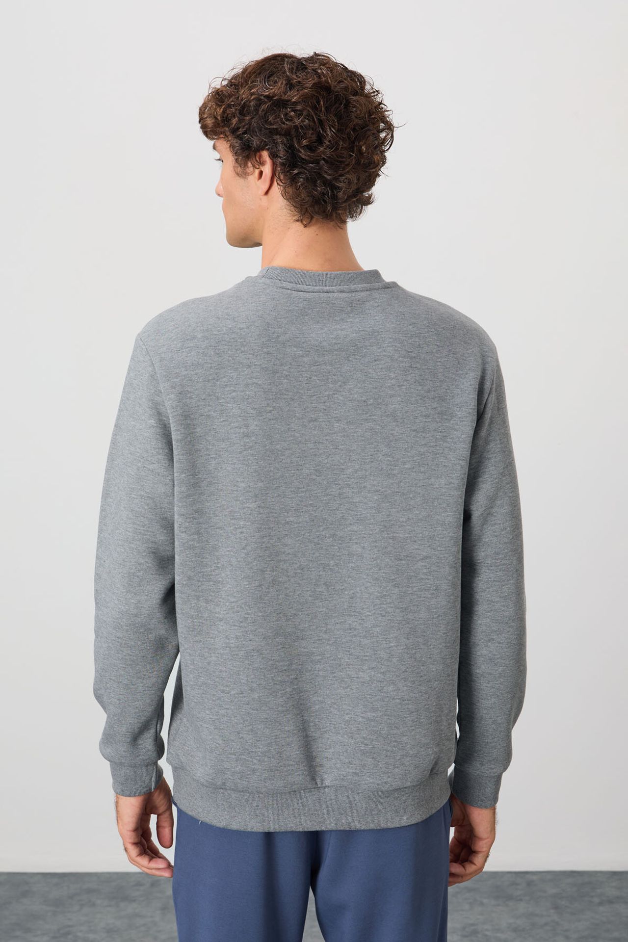 TOMMY Men's Regular Fit Crew Neck Sweatshirt 5