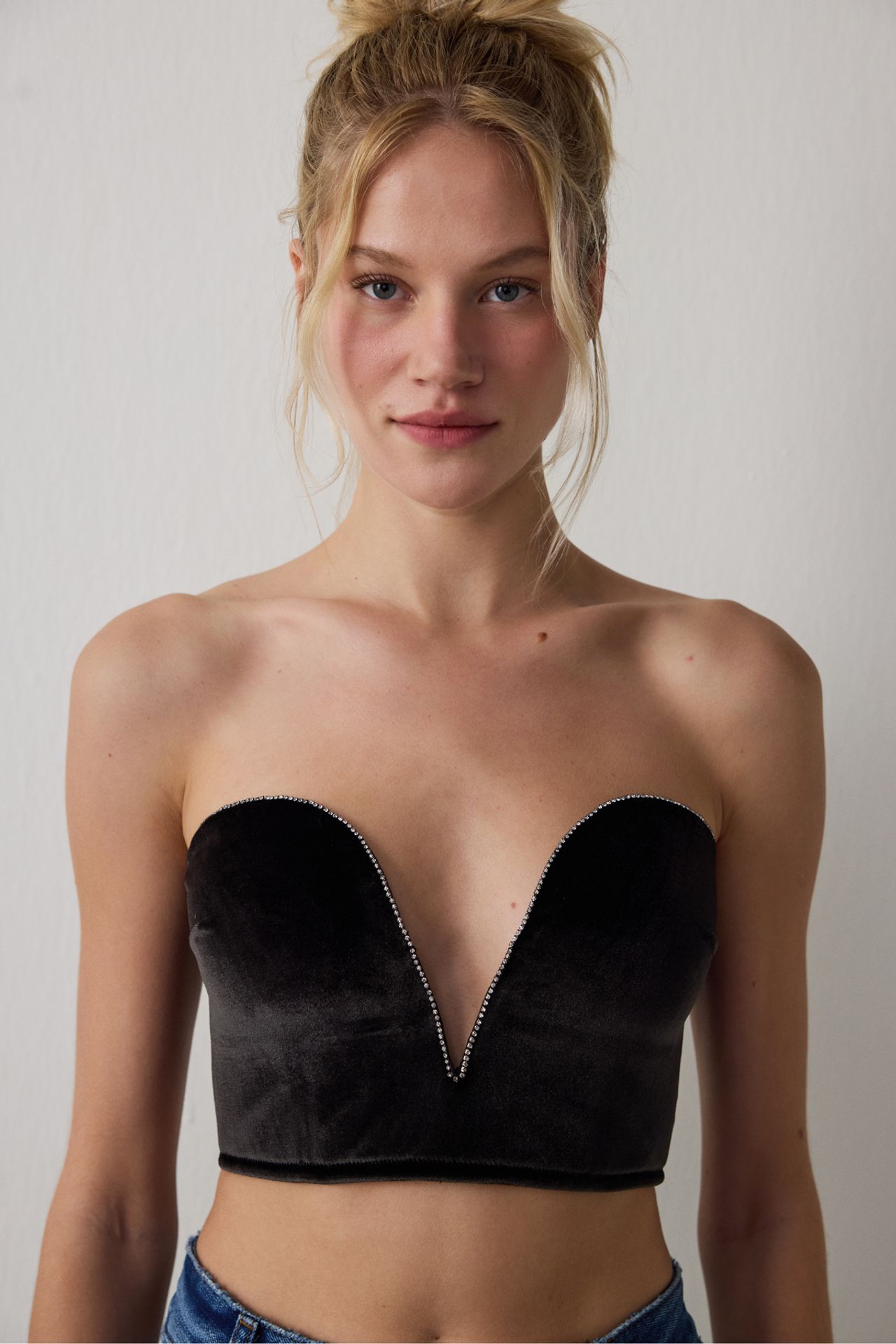 PENTI Deep V Velvet Bustier 3