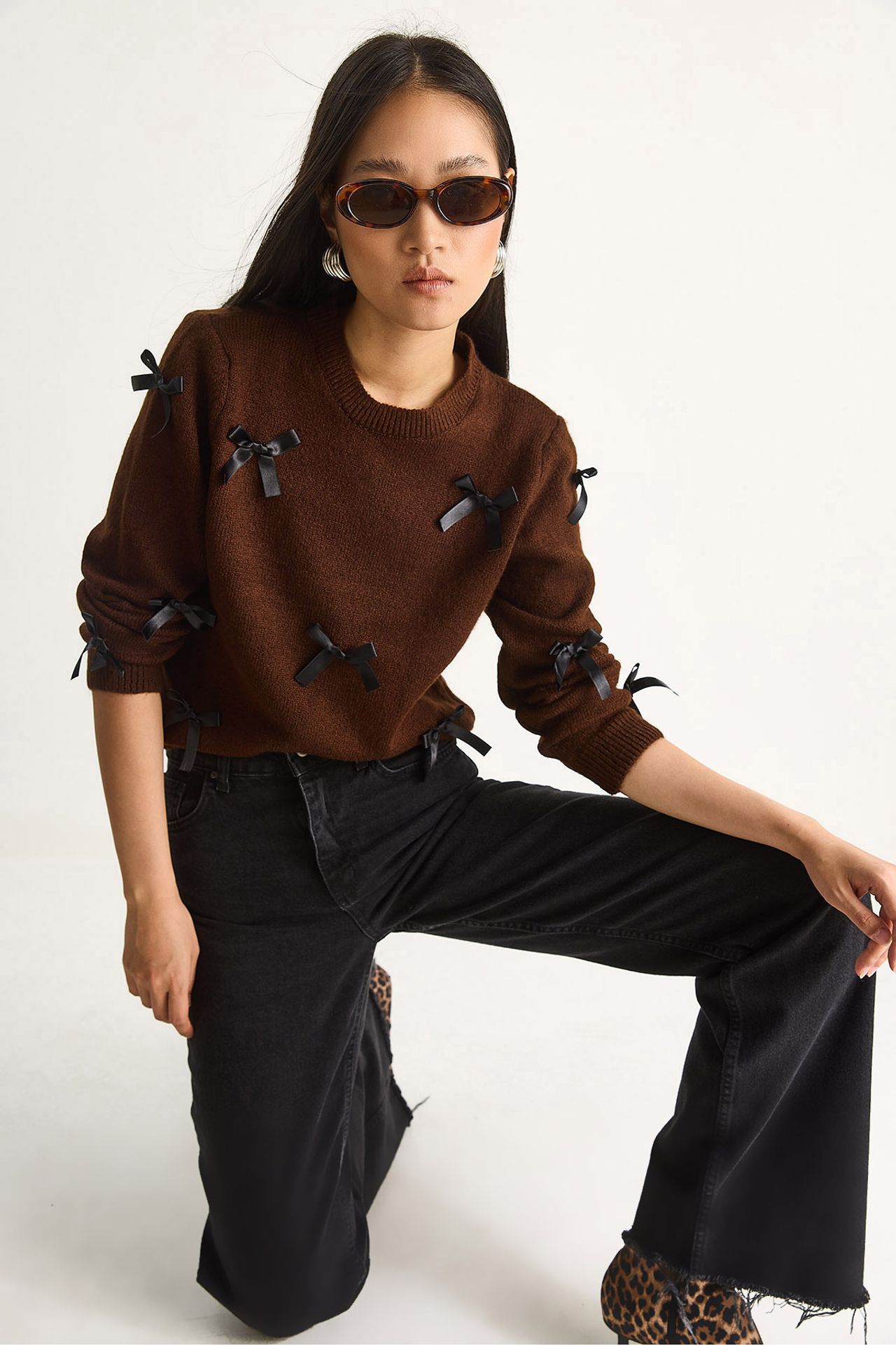 LUCCI Bow Detailed Crew Neck Sweater 4
