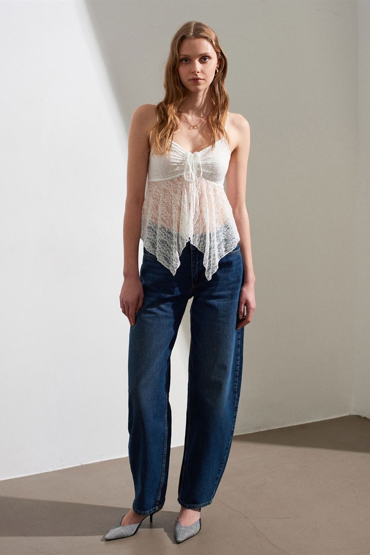 DILVIN Lace Tie-front Sleeveless Blouse 4