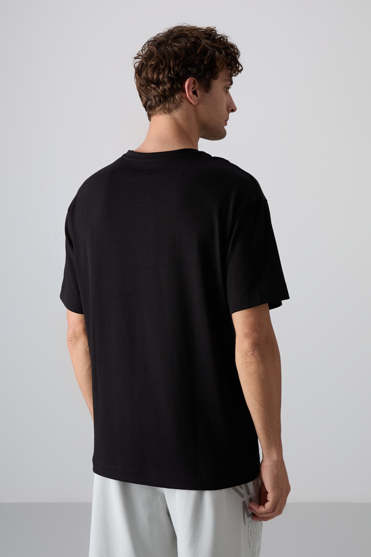 TOMMY Oversized Logo Patch Crew Neck T-Shirt 5