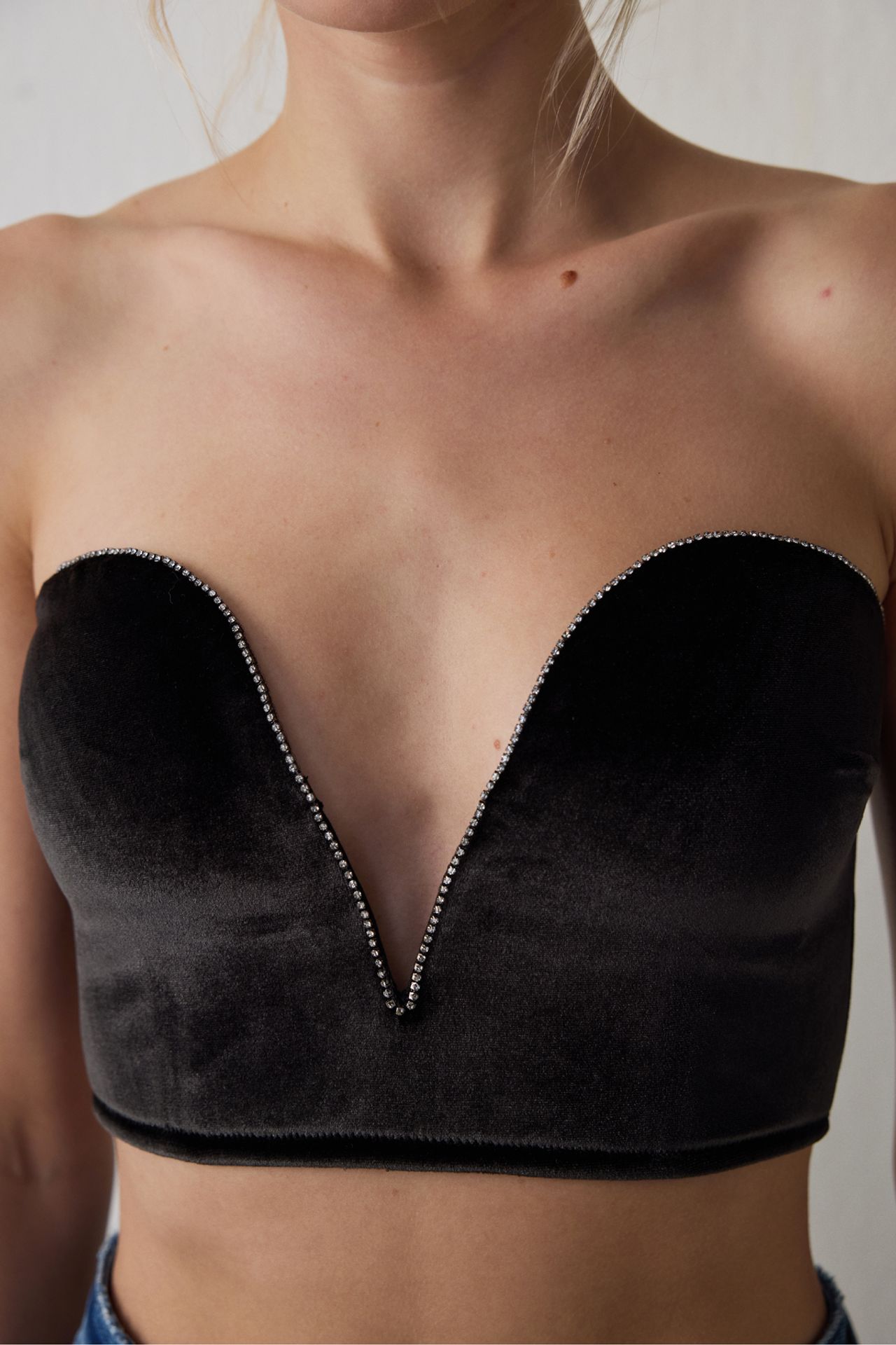 PENTI Deep V Velvet Bustier 4