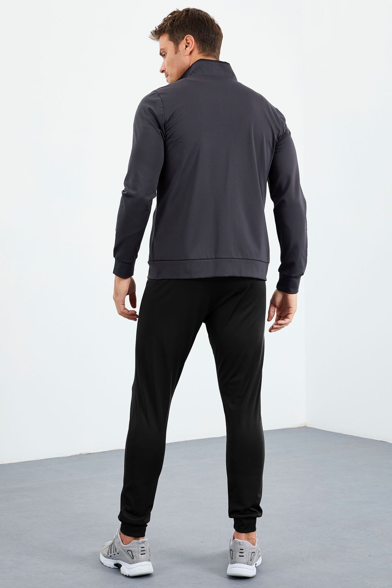TOMMY Men's Scuba Knit Sweatshirt And Pants Set 6