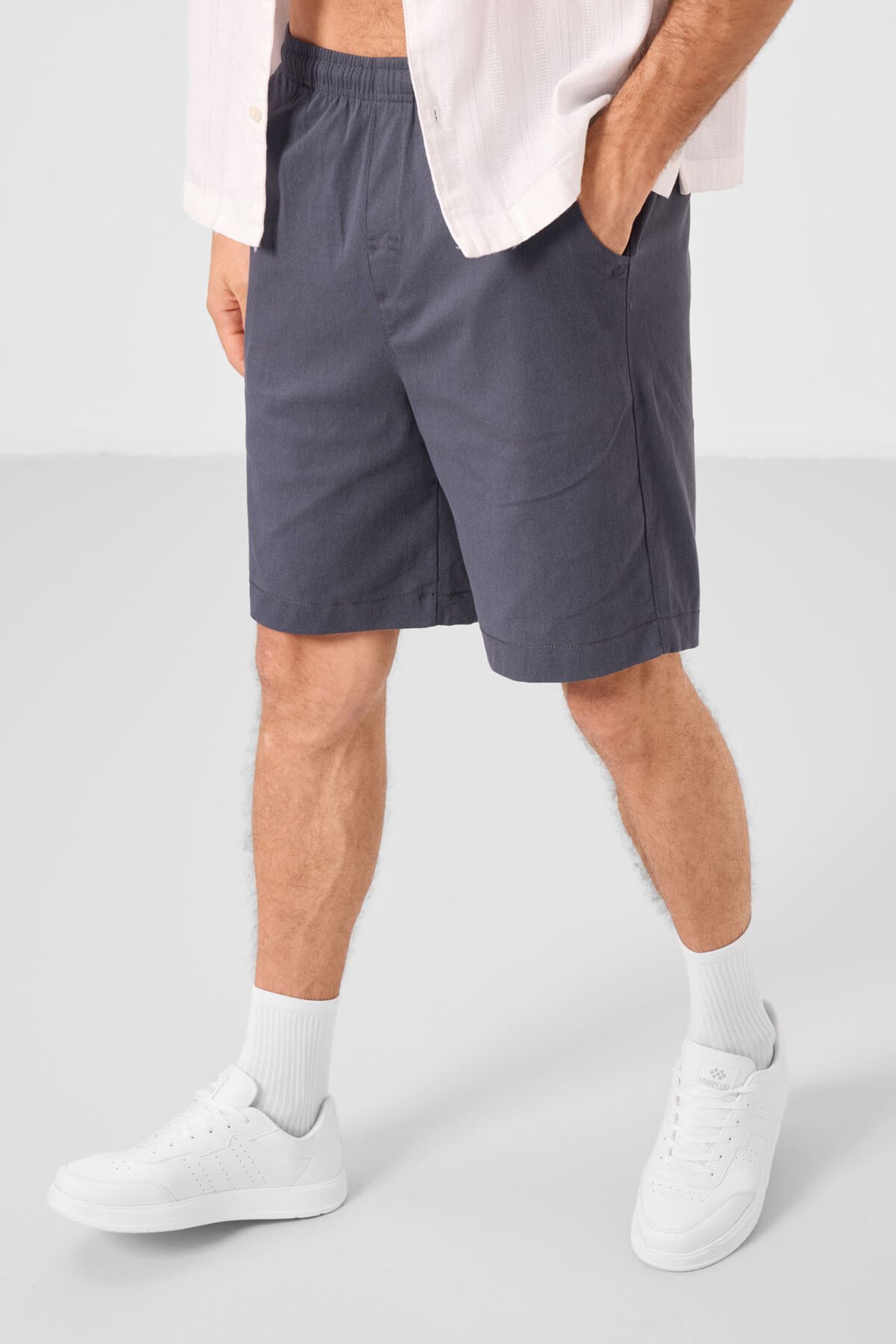 TOMMY Men's Regular Fit Chino Shorts 5