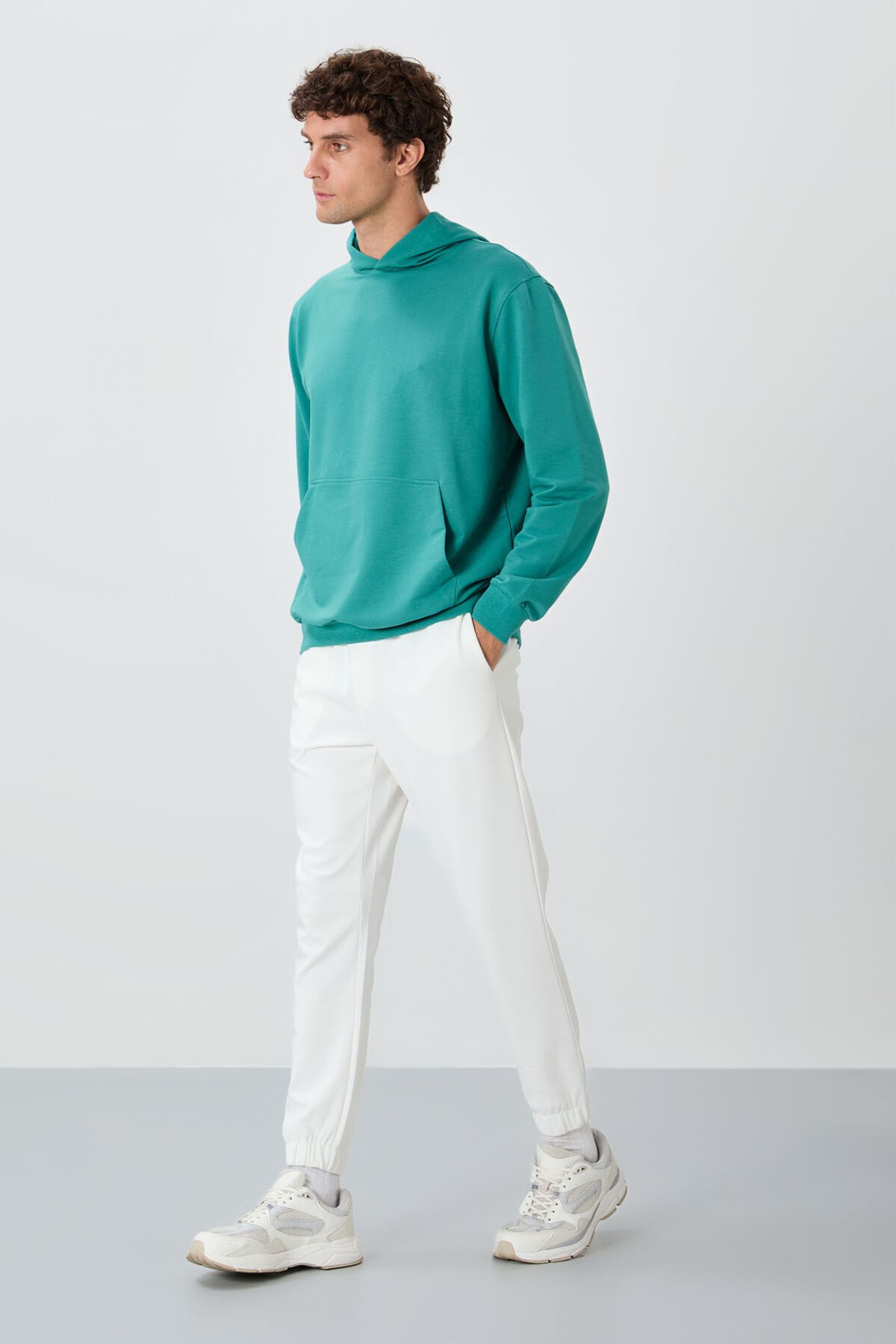 TOMMY Men's Regular Fit Fleece Sweatpants 1
