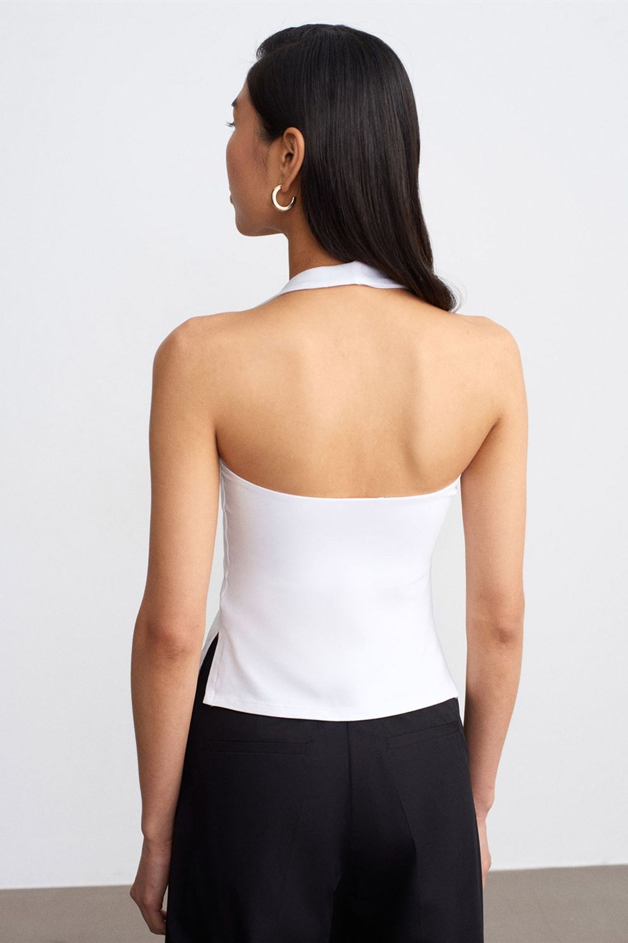 DILVIN Halterneck Cut-Out Slim Fit Blouse 2