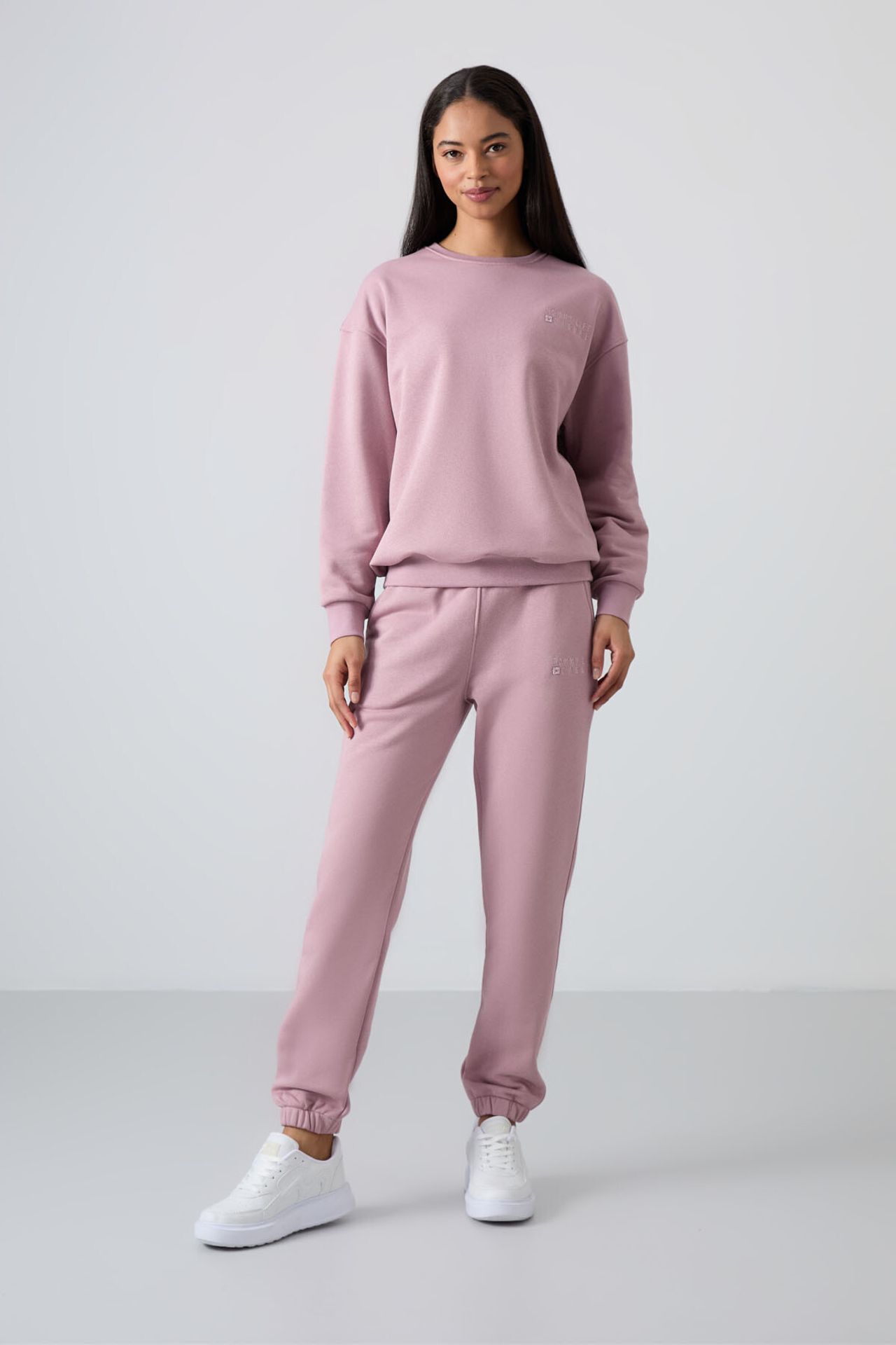 TOMMY Oversized Crew Neck Sweatshirt and Pants Set 6