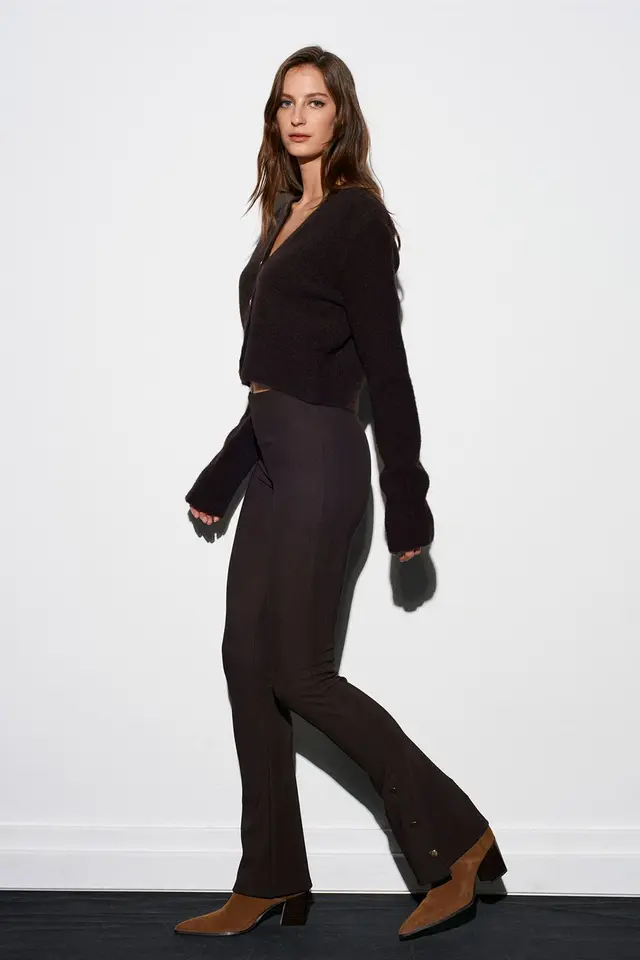 DILVIN High-Waist Flare Leggings with Button Detail