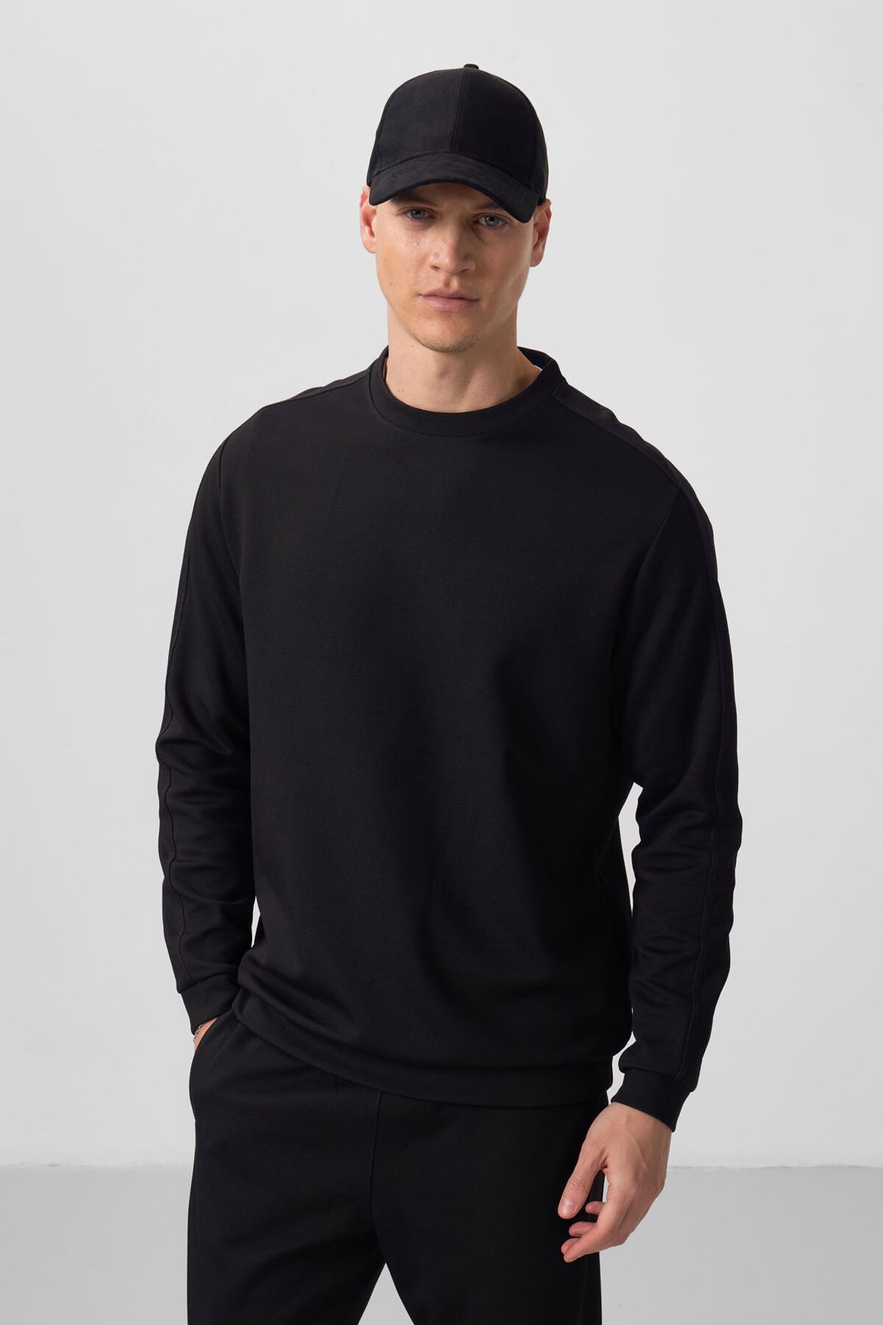 TOMMY Men's Oversized Sweatshirt And Pants Set 2