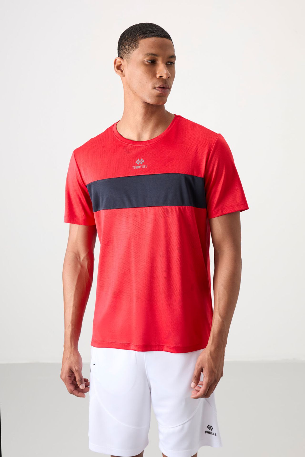 TOMMY Men's Color-Blocked Crew Neck T-Shirt 4