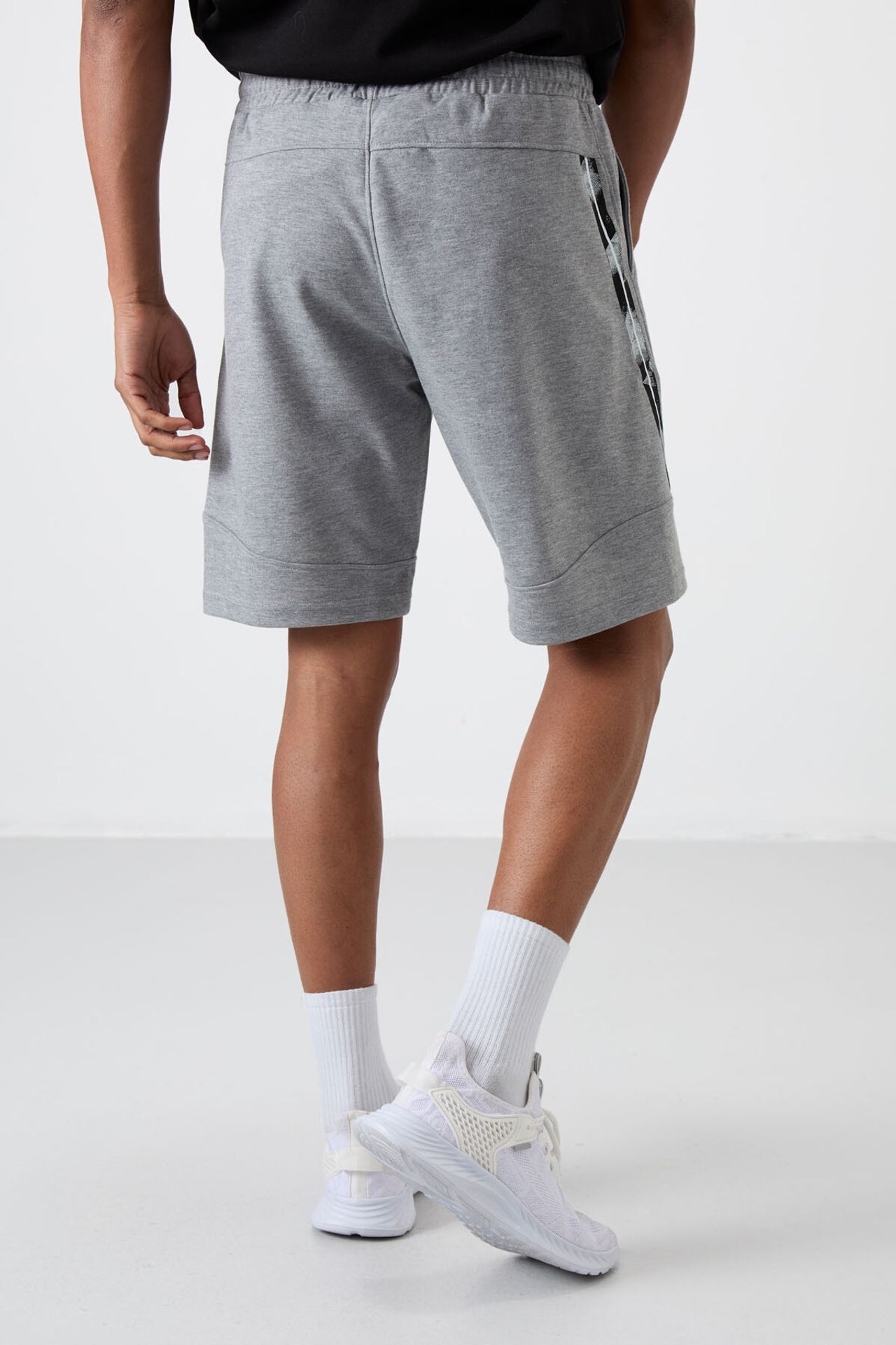 TOMMY Men's Pull-on Sweat Shorts 6