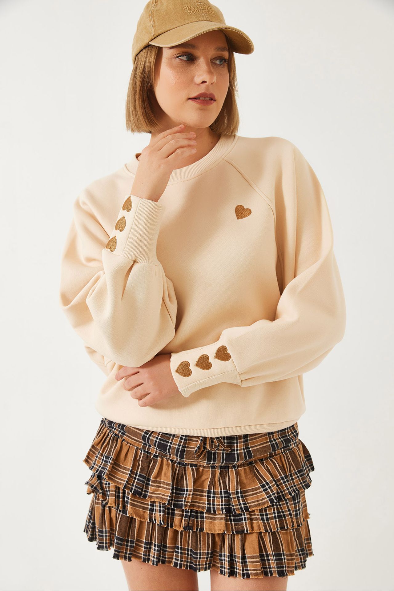 LUCCI Embroidered Crew Neck Long Sleeve Sweatshirt