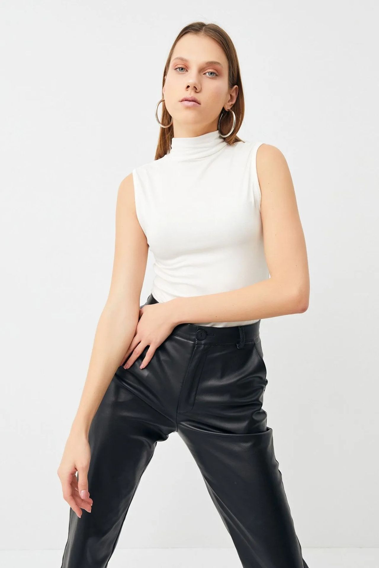 BIPANTOLON Women's 2-Pack Sleeveless Half Turtleneck Bodysuits 6